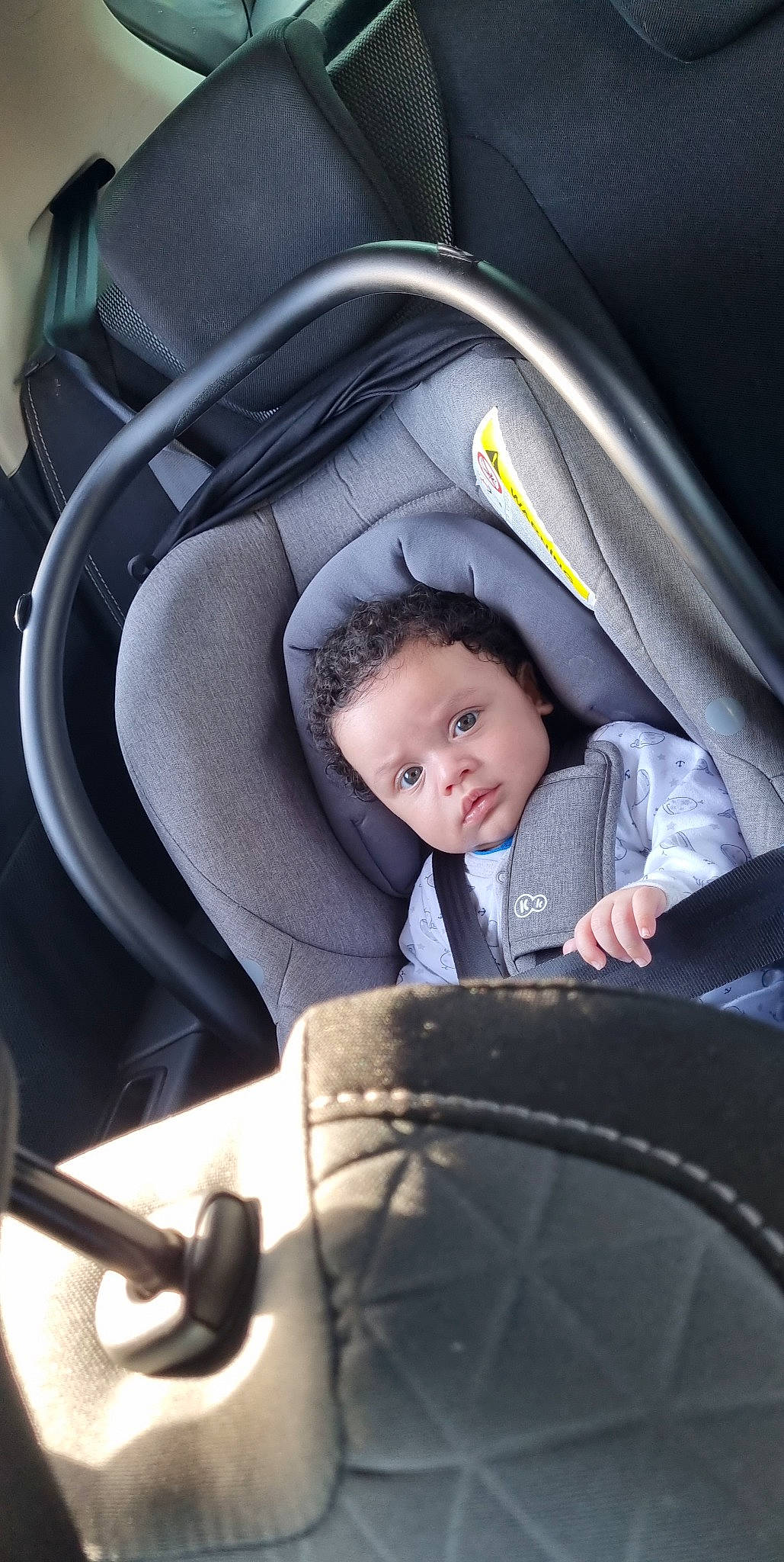 Warren participe au concours pour gagner de l'argent avec cette photo : auto_part, automotive_design, automotive_tire, automotive_wheel_system, baby, baby_carriage, baby_products, baby_safety, car_seat, child, comfort, electric_blue, family_car, flash_photography, luxury_vehicle, motor_vehicle, person, product, service, sitting
