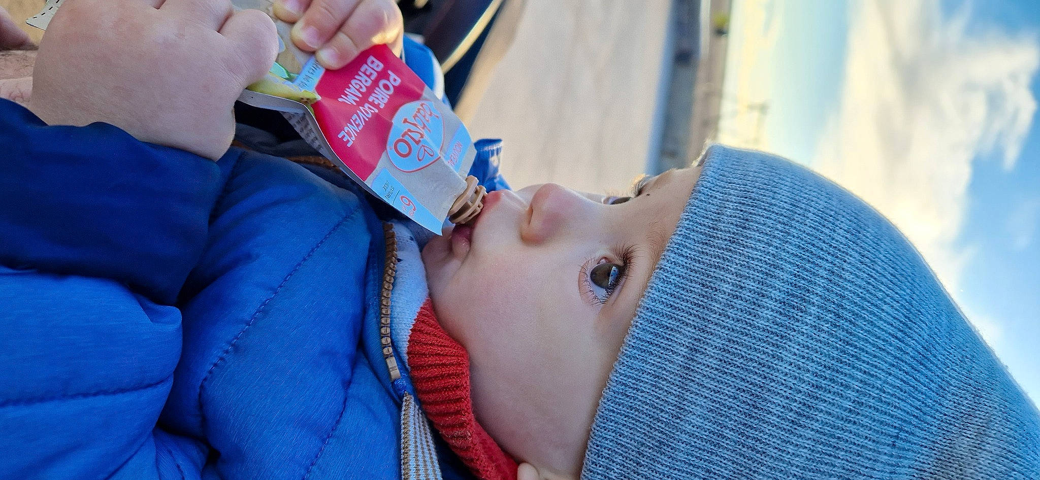 Lino participe au concours pour gagner de l'argent avec cette photo : baby, blue, child, drinking, drinking_water, drinkware, electric_blue, hat, headwear, nail, pattern, person, plastic, plastic_bottle, skin, toddler, vacation, water, water_bottle