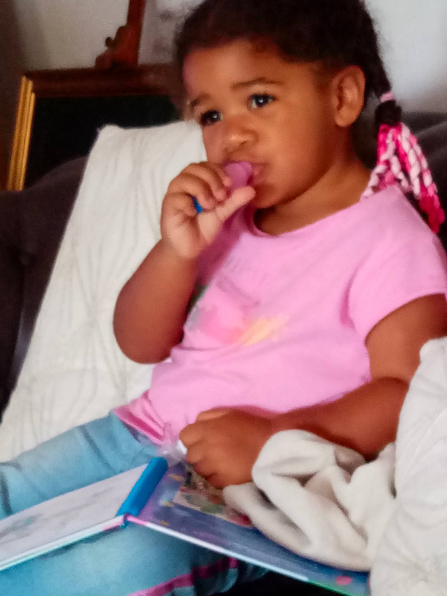 Johanie participe au concours pour gagner de l'argent avec cette photo : baby, baby_products, baby_toddler_clothing, cheek, child, comfort, ear, finger, nail, nose, person, toddler