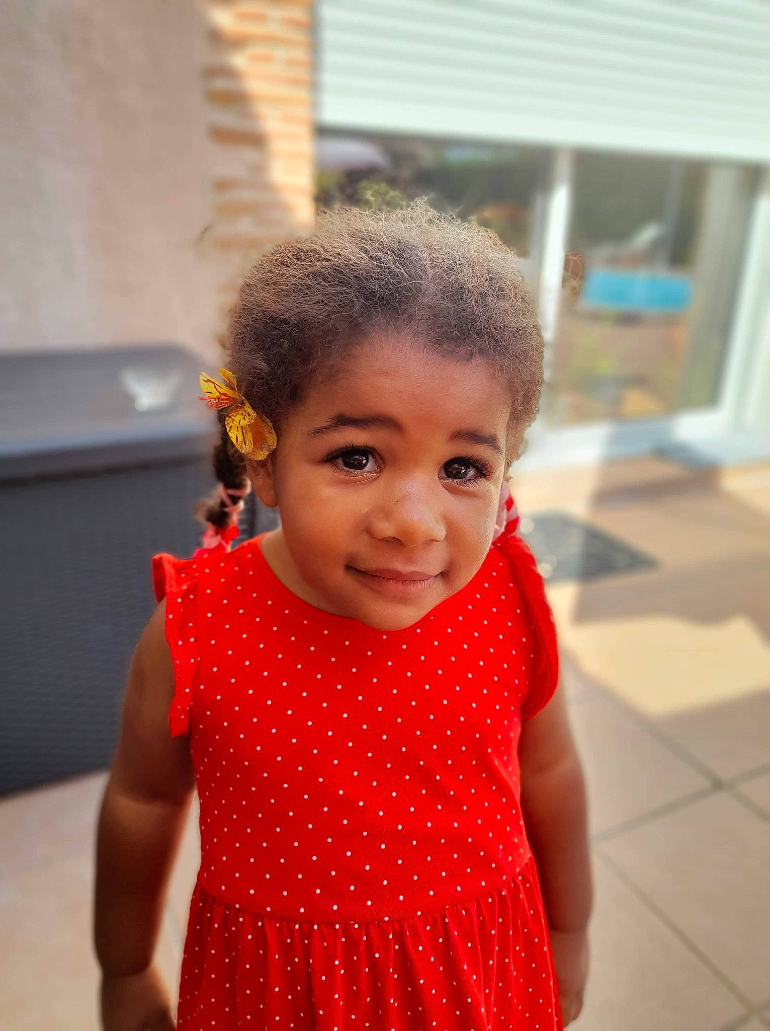 Johanie a rejoint le concours — aidez-le/la à gagner de superbes lots ! baby_toddler_clothing, child, day_dress, dress, embellishment, eye, joy, one_piece_garment, person, polka_dot, toddler