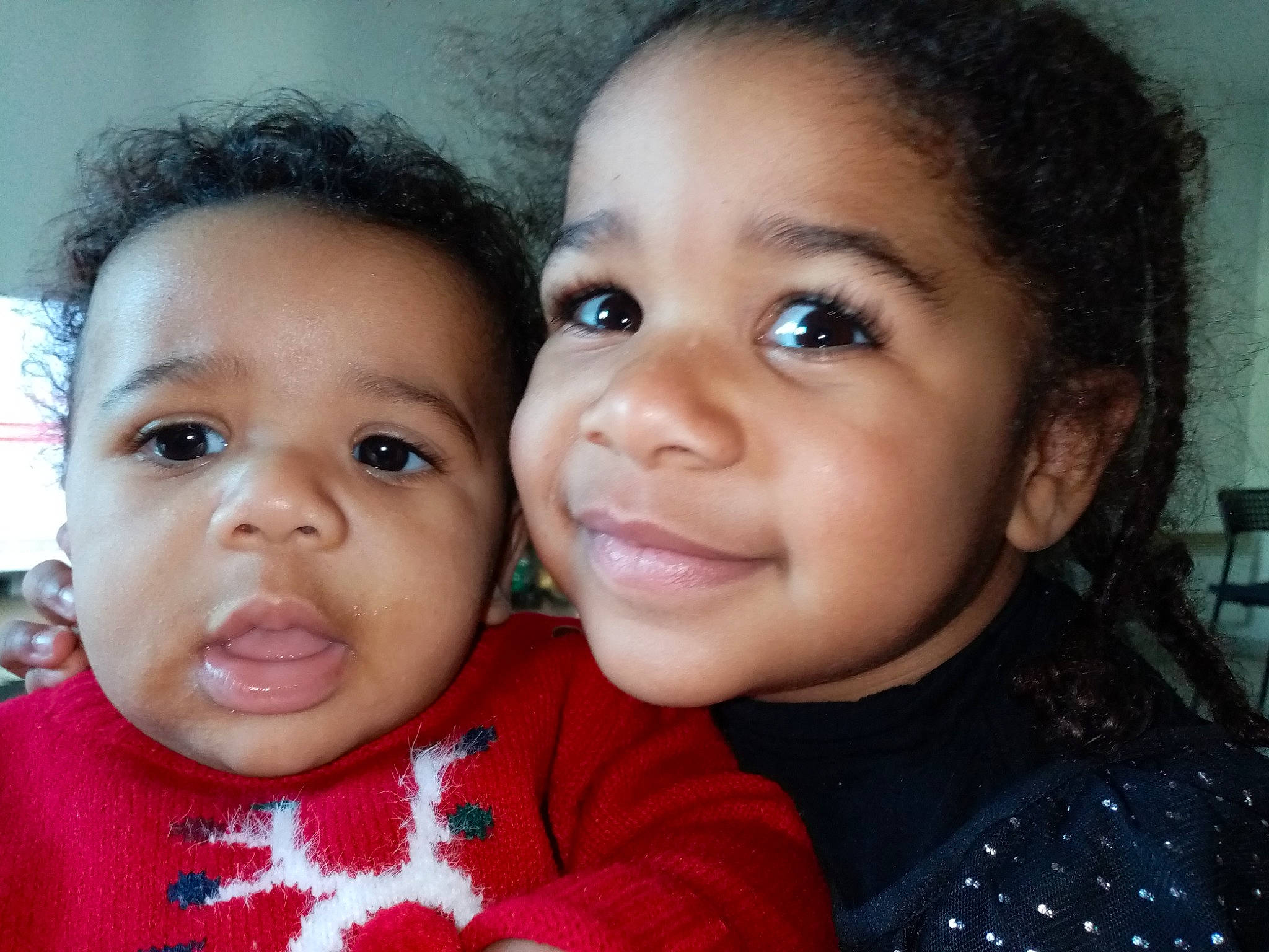 Johanie participe au concours pour gagner de l'argent avec cette photo : baby_toddler_clothing, cheek, child, chin, eye, eyebrow, eyelash, forehead, happy, head, iris, joy, lip, mouth, nose, organ, pattern, person, skin, sweater