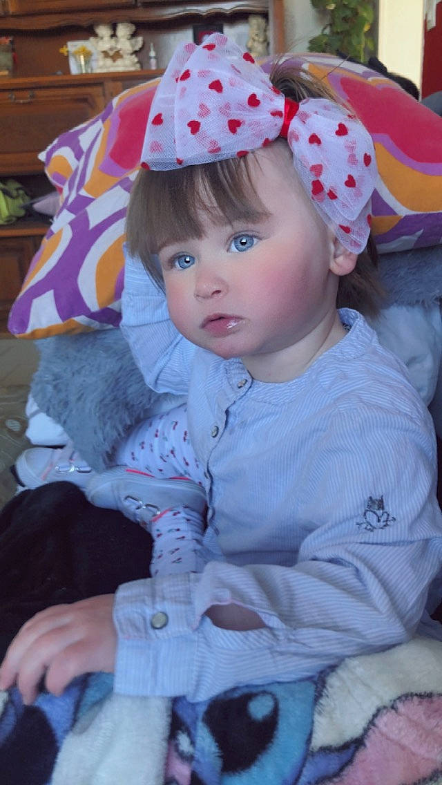 Sophia participe au concours pour gagner de l'argent avec cette photo : baby, baby_toddler_clothing, blue, cabinetry, cap, cheek, child, costume_hat, eye, face, head, human_body, lip, pattern, people, person, pink, skin, sleeve, textile