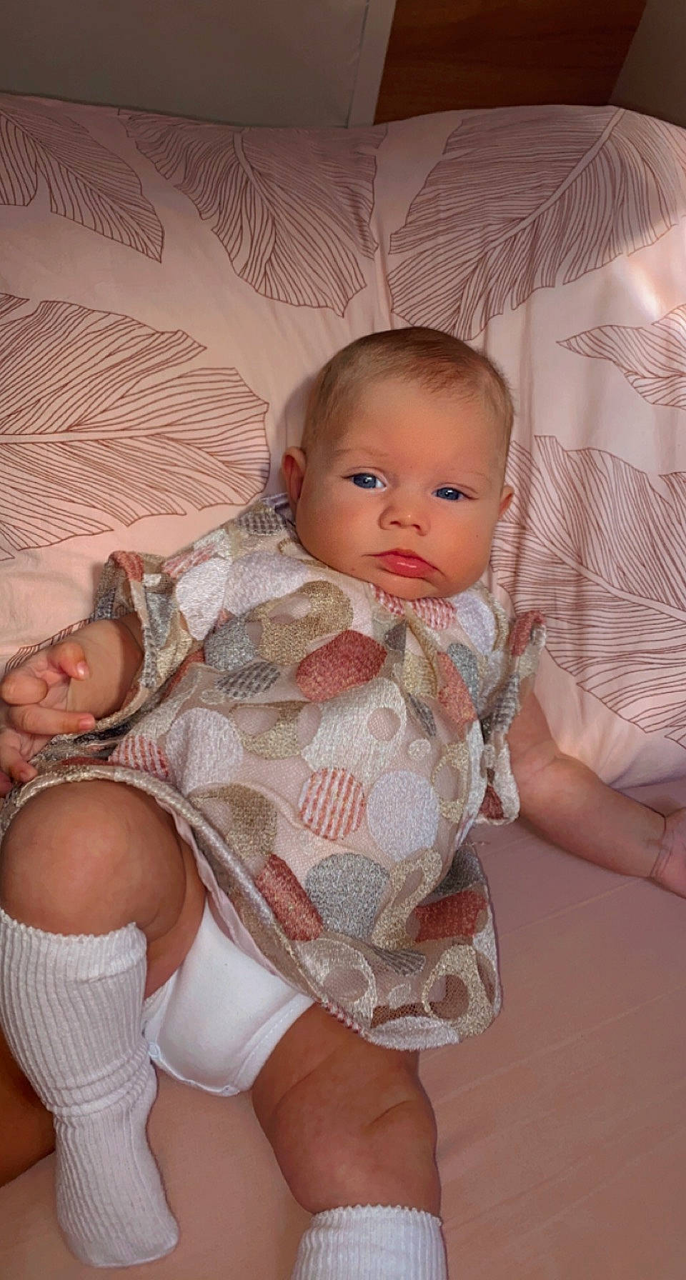 Naïty participe au concours pour gagner de l'argent avec cette photo : abdomen, baby, baby_toddler_clothing, cheek, chest, child, comfort, finger, iris, joint, knee, leg, mouth, neck, person, shorts, skin, stomach, thigh, toddler