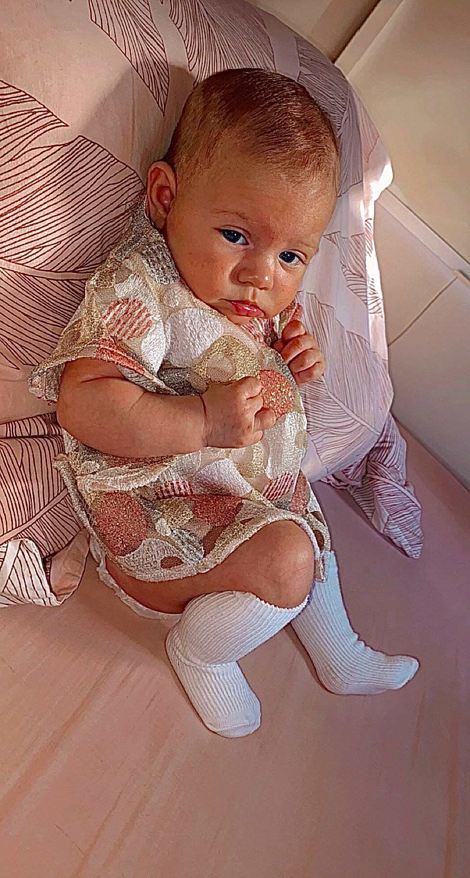 Naïty a rejoint le concours — aidez-le/la à gagner de superbes lots ! arm, baby, baby_toddler_clothing, cheek, comfort, dress, face, finger, hair, hand, head, human_body, iris, leg, lip, neck, person, shoulder, skin, stomach