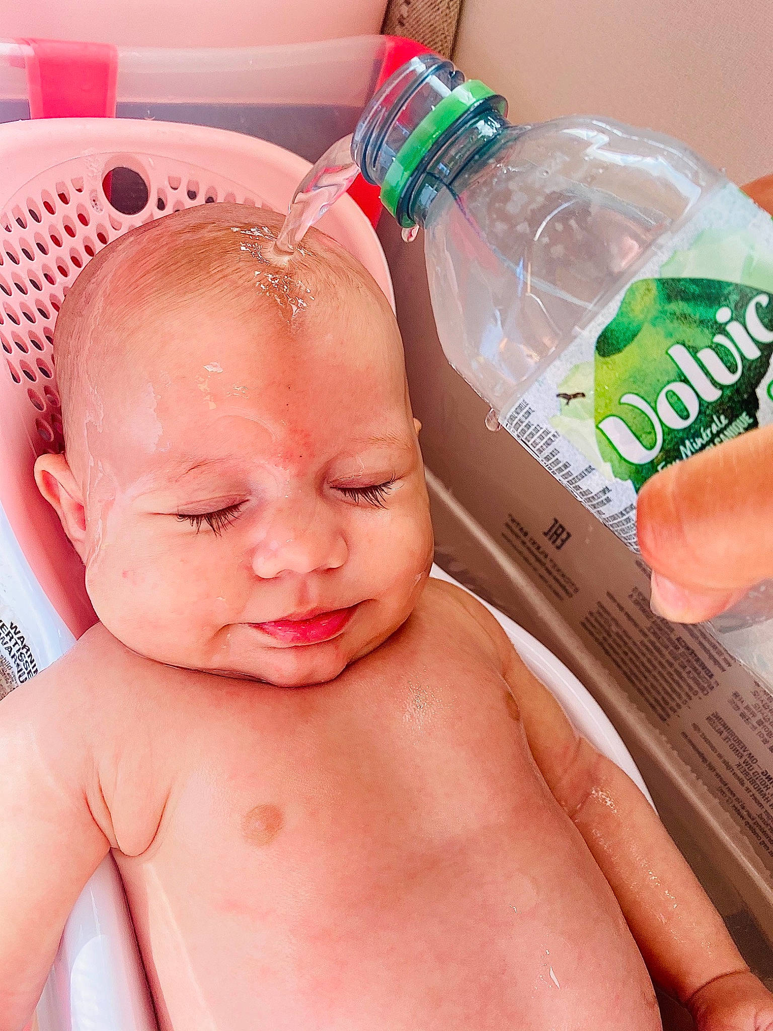 Naïty participe au concours pour gagner de l'argent avec cette photo : abdomen, baby, baby_bathing, baby_products, barechested, bathing, beauty, cheek, chest, child, ear, eyebrow, eyelash, face, finger, happy, person, skin, thumb, toddler