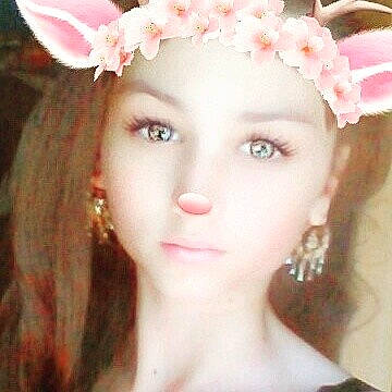 Rachel a rejoint le concours — aidez-le/la à gagner de superbes lots ! brown_hair, cheek, ear, eyebrow, eyelash, flower, forehead, girl, hair_accessory, hair_coloring, hairstyle, headband, headgear, headpiece, human_hair_color, long_hair, person, petal