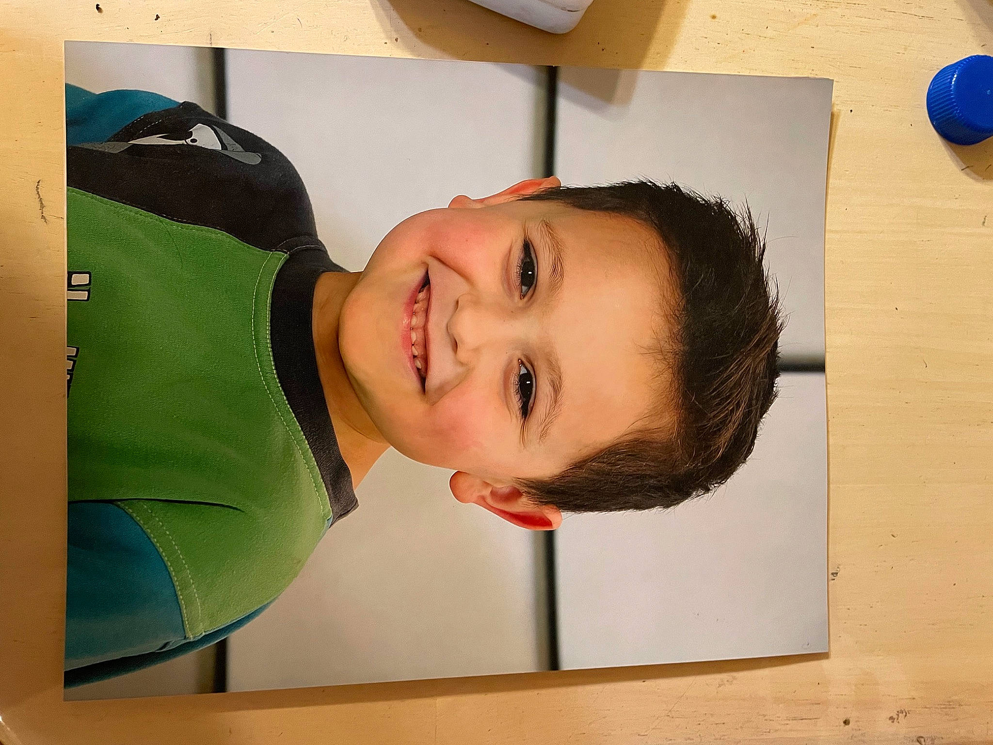 Derek Larou a rejoint le concours — aidez-le/la à gagner de superbes lots ! art, chest, child, chin, eyebrow, eyelash, flooring, forehead, fun, happy, hat, joy, leisure, lip, neck, nose, person, room, sleeve, smile