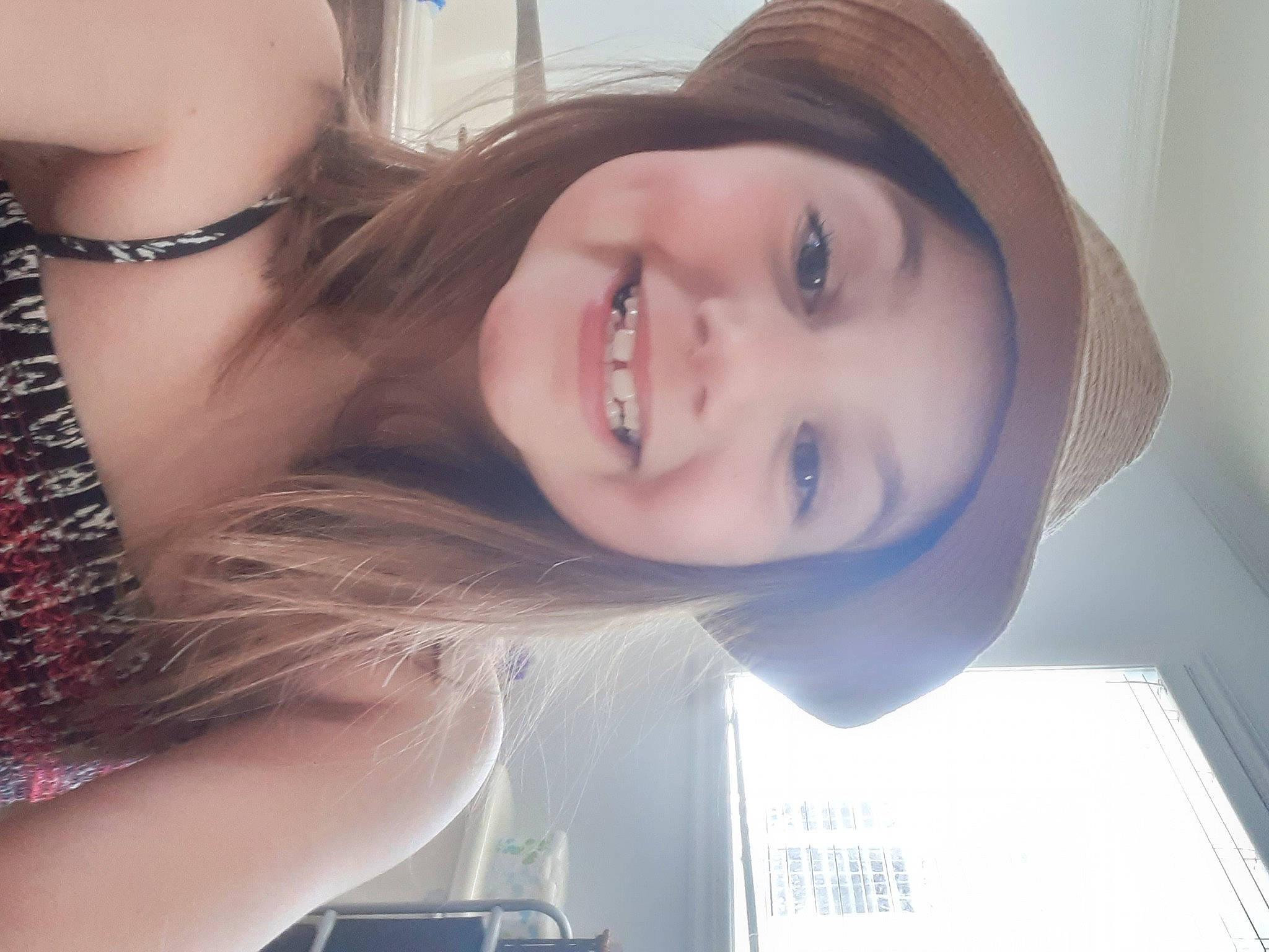 Mia participe au concours pour gagner de l'argent avec cette photo : black_hair, cheek, chin, cool, eyebrow, eyelash, face, flash_photography, hairstyle, happy, head, headwear, iris, jaw, joy, lip, mouth, neck, nose, person