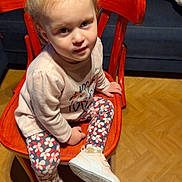 Mia a rejoint le concours — aidez-le/la à gagner de superbes lots ! child, toddler, sitting, red_chair, wooden_chair, floral_leggings, pink_shoes, sneaker, hardwood_floor, sofa, stuffed_toy, indoor, portrait, looking_at_camera, blonde_hair, braided_hair, casual_clothing, small_hand, cute, warm_lighting