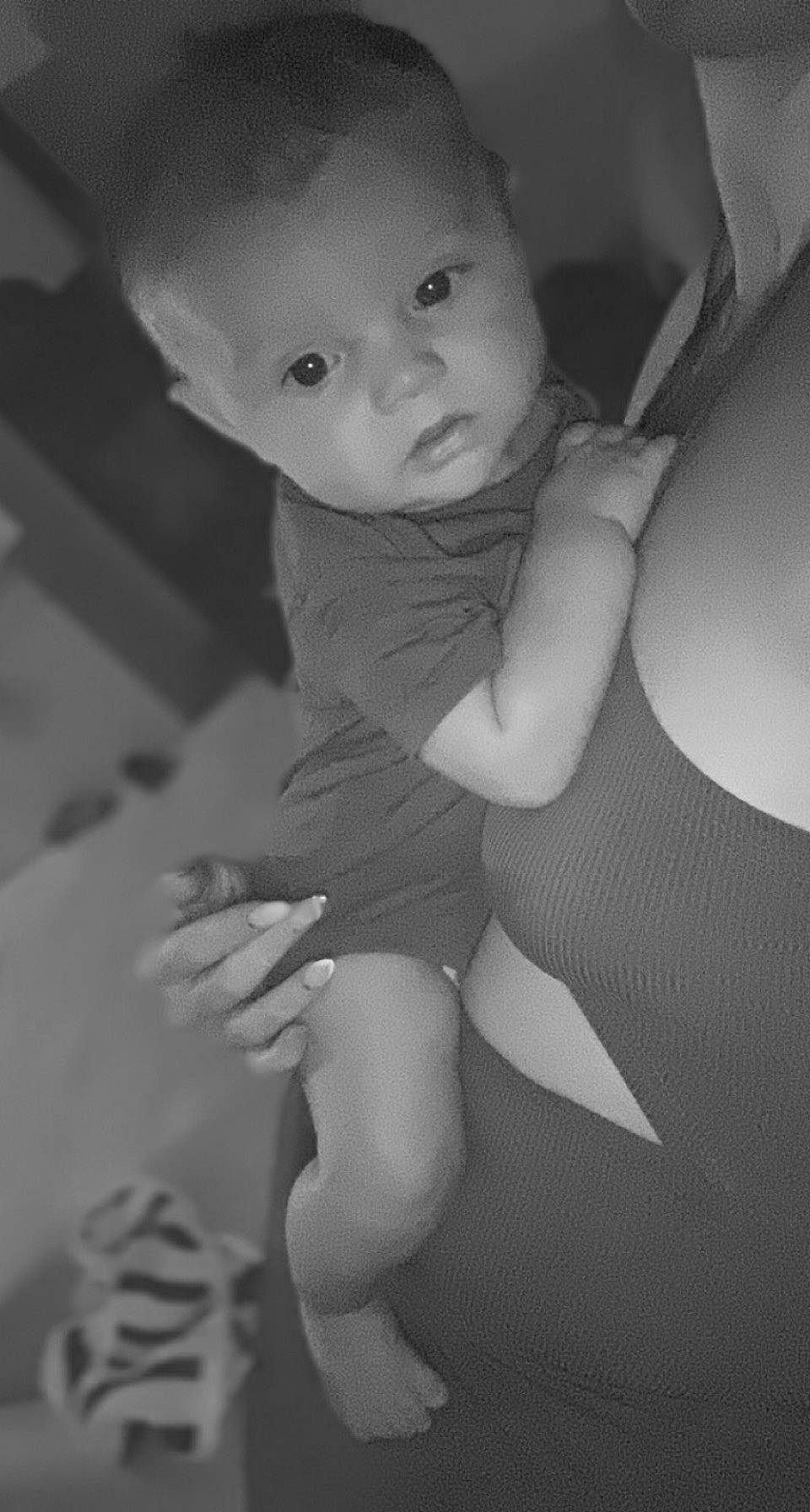 Thiago a rejoint le concours — aidez-le/la à gagner de superbes lots ! arm, black_and_white, comfort, elbow, eye, eyebrow, flash_photography, gesture, hair, happy, head, human_body, iris, joint, leg, lip, neck, person, skin, stomach