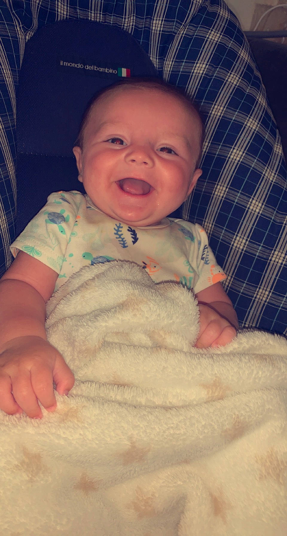 Thiago a rejoint le concours — aidez-le/la à gagner de superbes lots ! arm, baby, baby_toddler_clothing, cheek, chin, comfort, eye, finger, hand, happy, human_body, iris, mouth, nose, organ, person, skin, sleeve, smile, textile