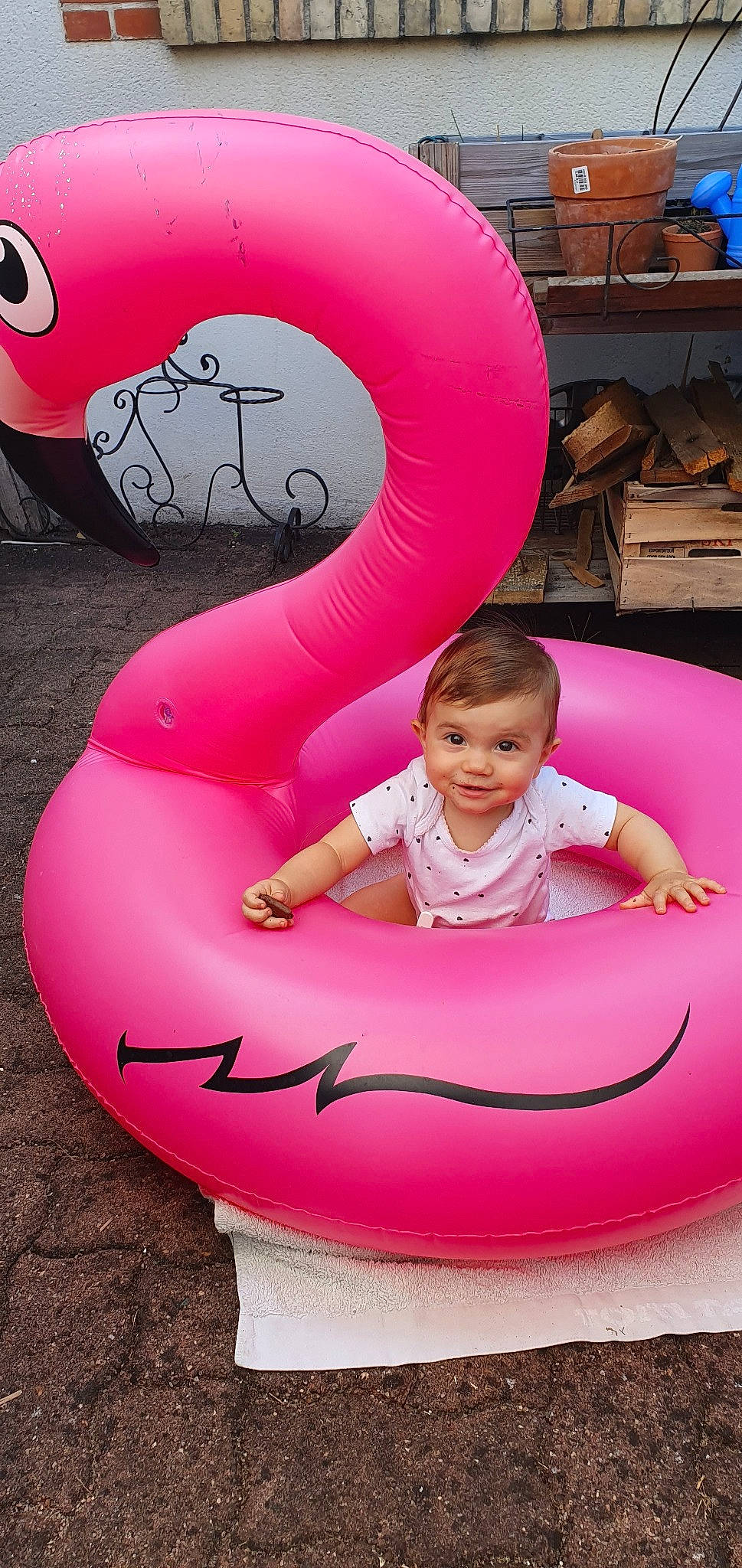 Mia participe au concours pour gagner de l'argent avec cette photo : child, fun, furniture, games, inflatable, joy, leisure, magenta, person, pink, recreation, smile