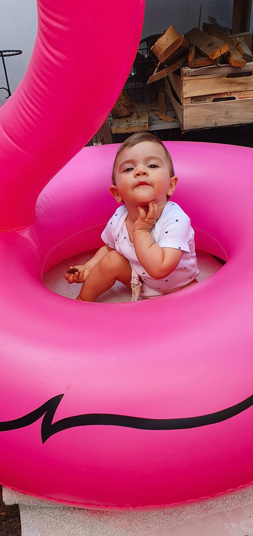 Mia participe au concours pour gagner de l'argent avec cette photo : baby, baby_products, child, fun, games, headwear, inflatable, leisure, magenta, person, pink, play, product, purple, recreation, red, sitting, skin, smile, toddler
