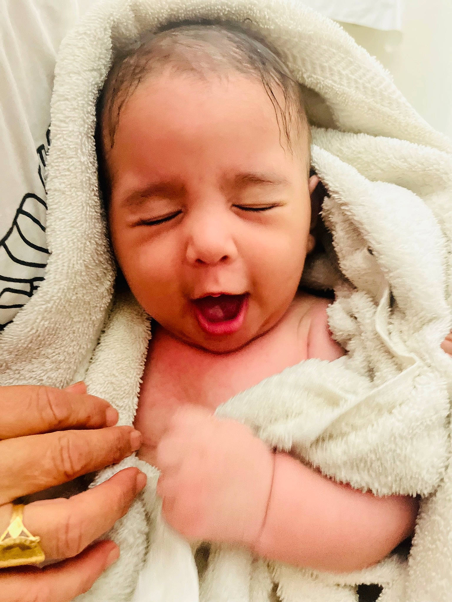 Alexandre participe au concours pour gagner de l'argent avec cette photo : baby, cheek, child, chin, comfort, eyebrow, eyelash, face, facial_expression, finger, gesture, happy, headgear, lip, mouth, nose, person, skin, textile, thumb
