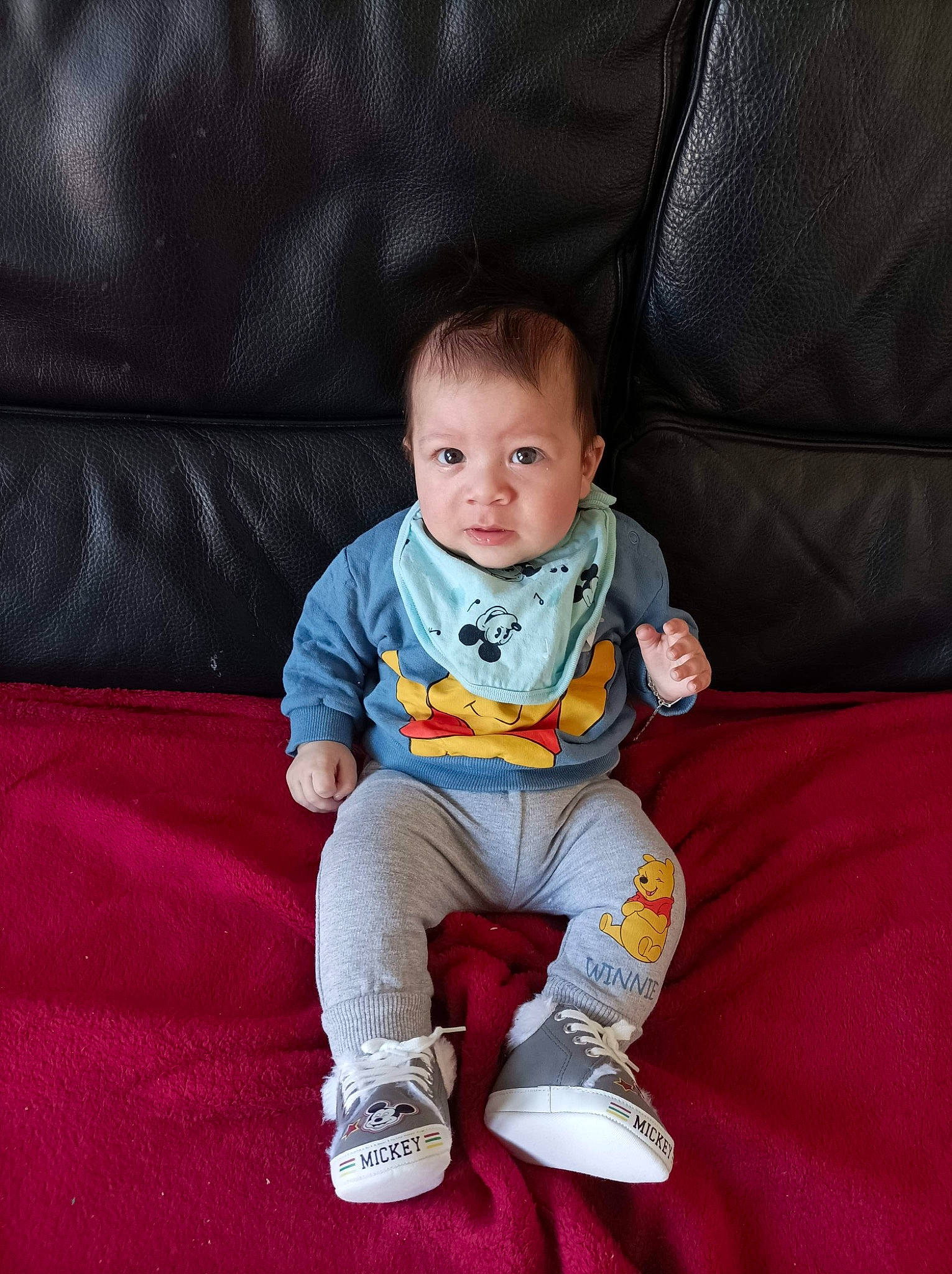 Youcef participe au concours pour gagner de l'argent avec cette photo : baby, baby_toddler_clothing, cheek, child, comfort, couch, eye, face, flash_photography, flooring, hair, happy, head, knee, lap, linens, person, sitting, sleeve, smile