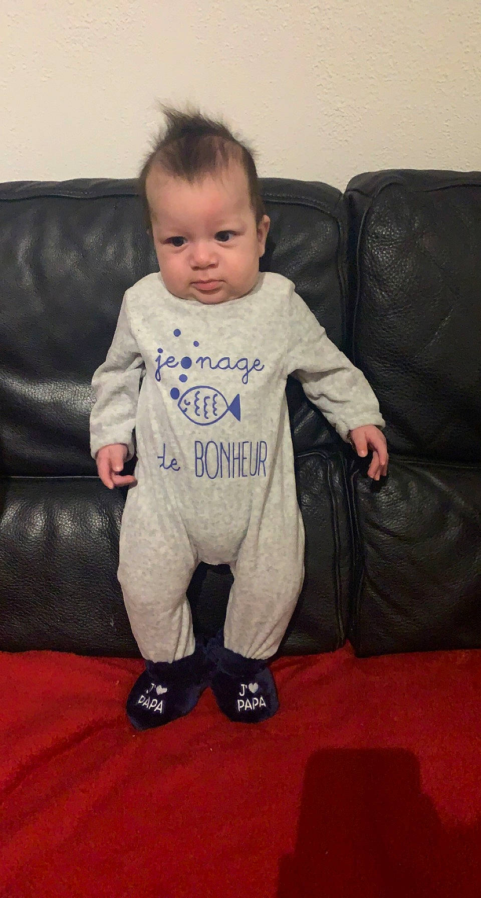 Youcef a rejoint le concours — aidez-le/la à gagner de superbes lots ! arm, baby, baby_toddler_clothing, cheek, comfort, cool, couch, electric_blue, face, finger, flooring, fun, happy, head, knee, leg, person, sleeve, smile, t_shirt