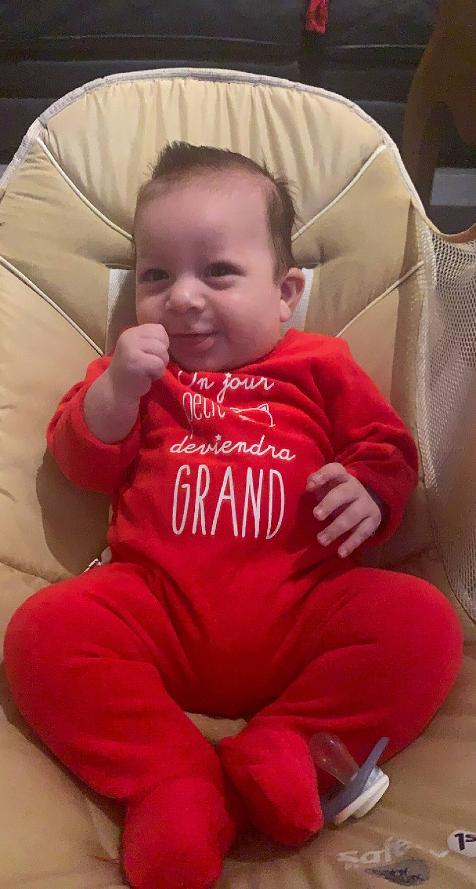 Youcef a rejoint le concours — aidez-le/la à gagner de superbes lots ! baby, baby_toddler_clothing, chair, cheek, chin, comfort, eye, hairstyle, happy, head, human_body, iris, joy, lip, mouth, nose, outerwear, person, skin, sleeve