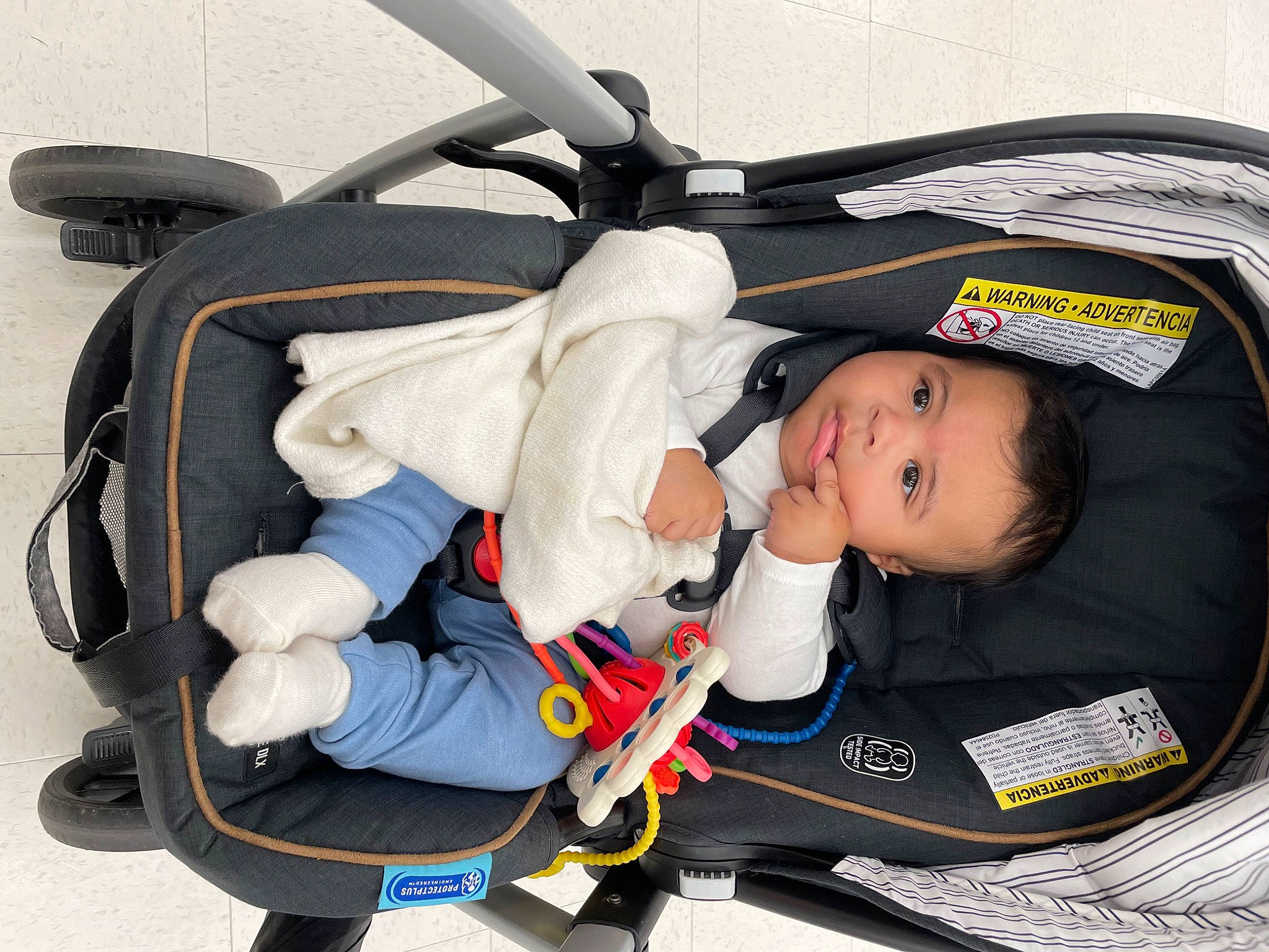 Amarí is registered to the contest to win money with this photo: auto_part, baby, baby_carriage, baby_products, baby_safety, baby_toddler_clothing, bag, car_seat, carmine, child, comfort, fun, lap, motor_vehicle, person, personal_protective_equipment, recreation, sitting, tire, toddler