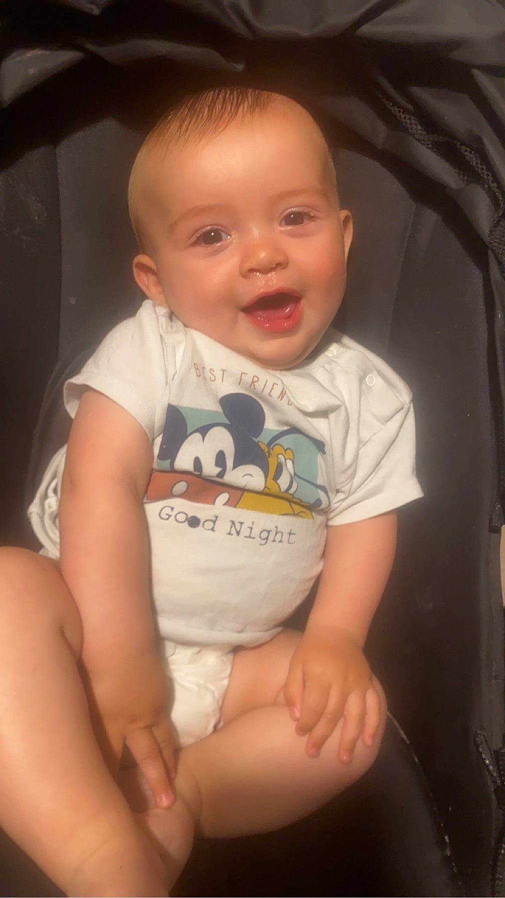 Tiago a rejoint le concours — aidez-le/la à gagner de superbes lots ! arm, baby_toddler_clothing, cheek, chin, comfort, cool, finger, flash_photography, happy, iris, mammal, mouth, nose, person, skin, sleeve, smile, standing, stomach, t_shirt