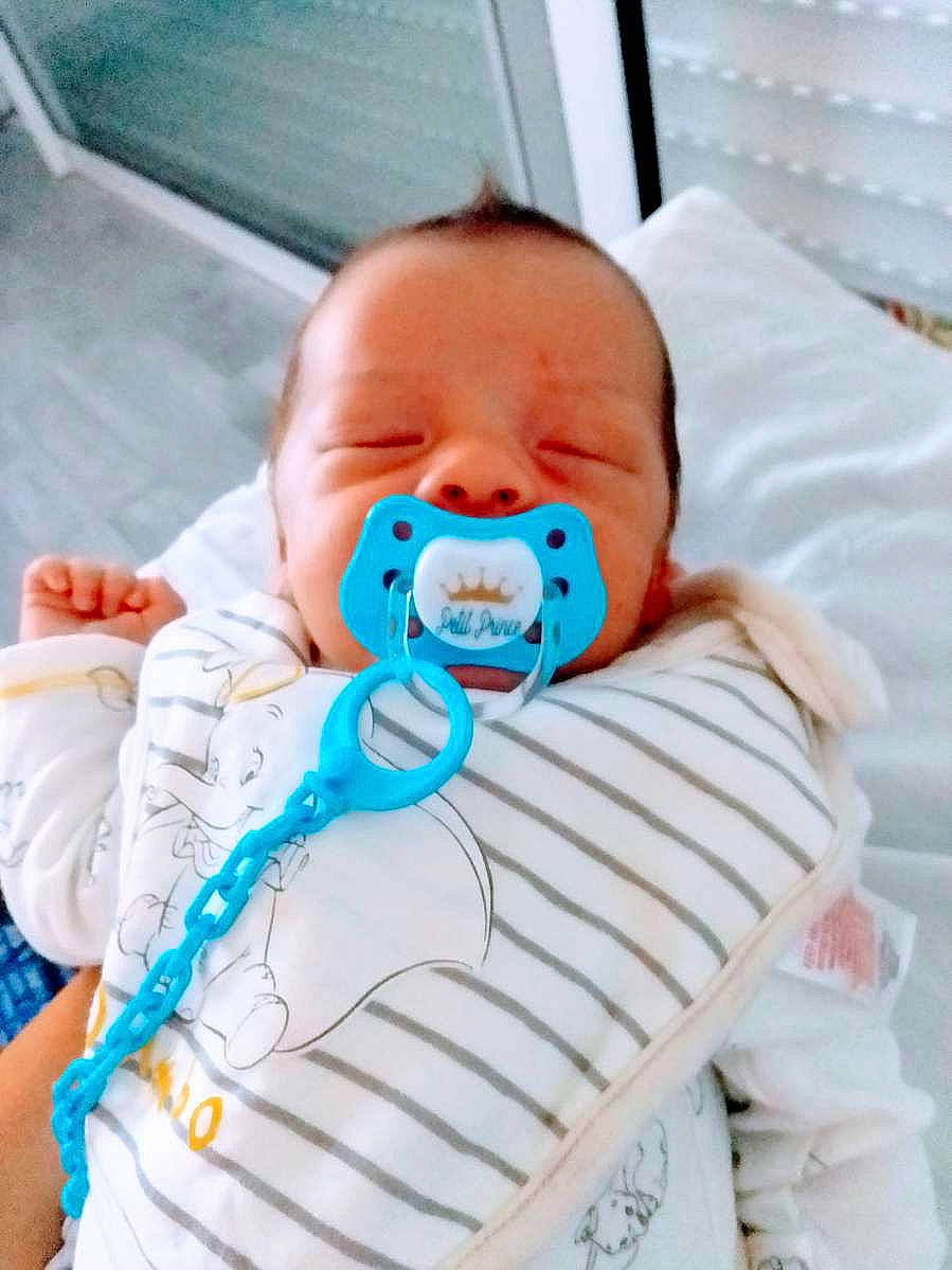 Matheo a rejoint le concours — aidez-le/la à gagner de superbes lots ! baby, baby_products, baby_safety, baby_sleeping, birth, child, person, product, sleep, toddler, turquoise