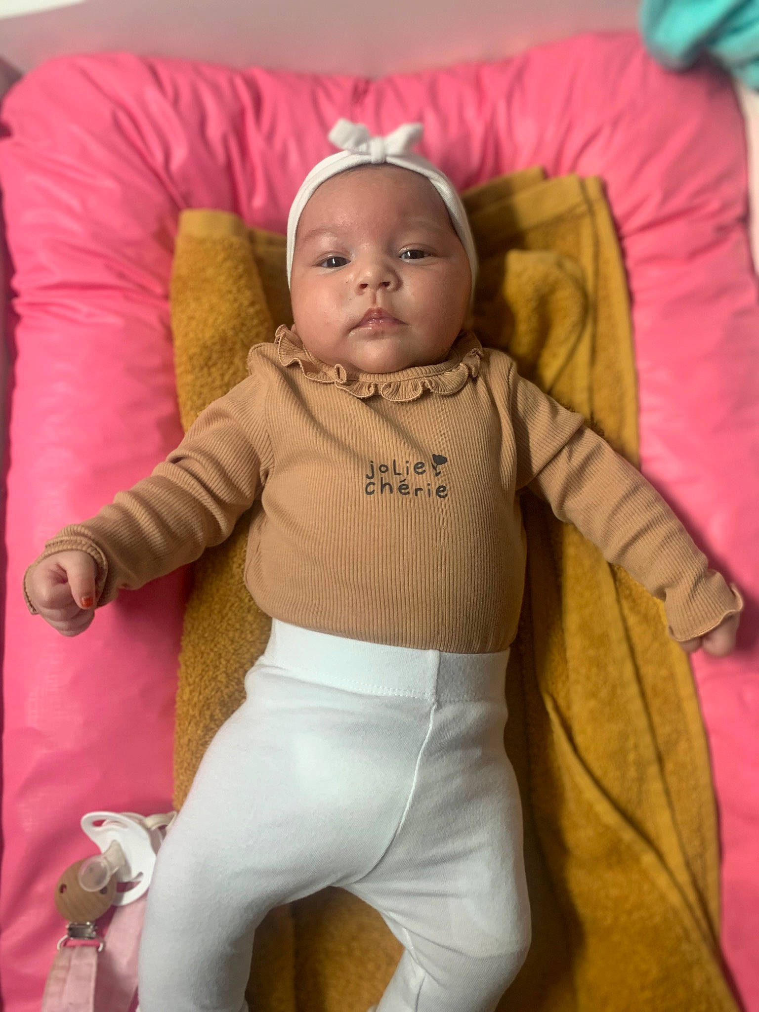 Néliya participe au concours pour gagner de l'argent avec cette photo : abdomen, baby, baby_toddler_clothing, child, comfort, finger, head, headgear, linens, magenta, orange, outerwear, person, pink, sleeve, textile, thigh, thumb, toddler, trunk