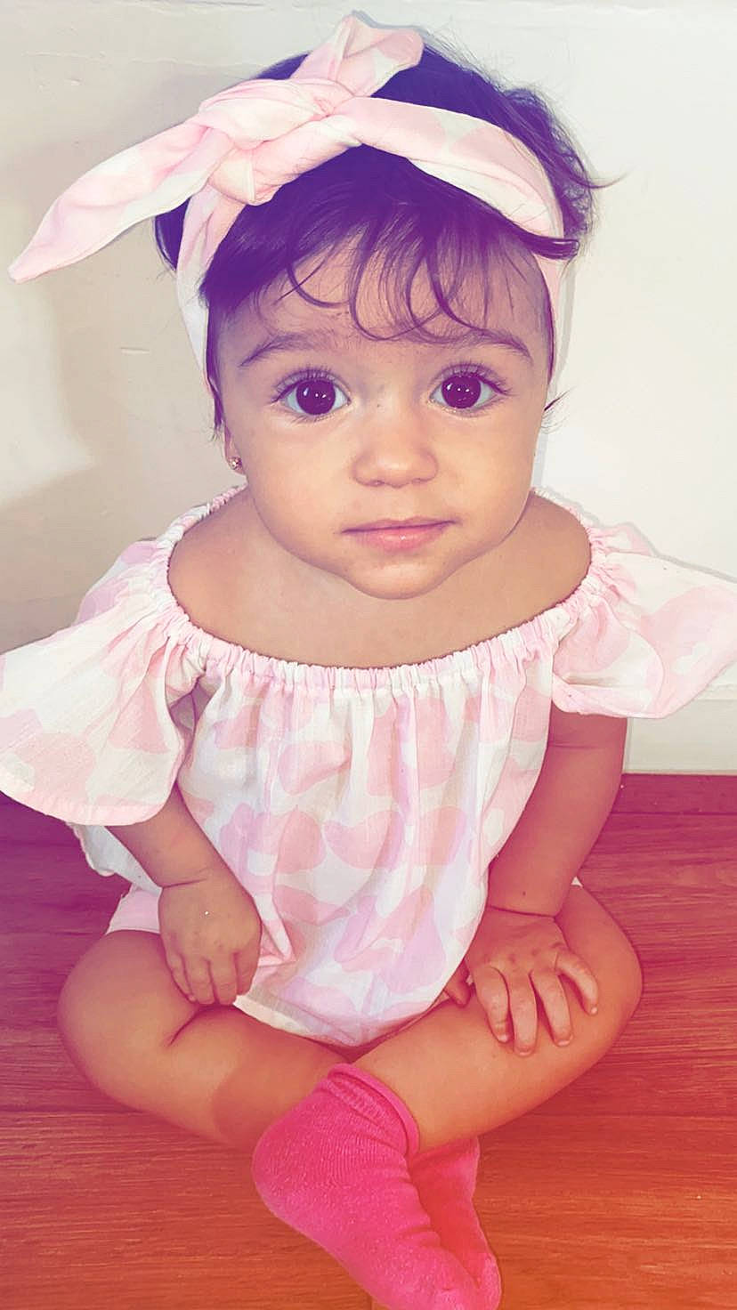 Swaïly participe au concours pour gagner de l'argent avec cette photo : baby, baby_toddler_clothing, beauty, cheek, child, costume_hat, day_dress, dress, eyelash, face, happy, headpiece, iris, lip, person, pink, purple, skin, sleeve, toddler