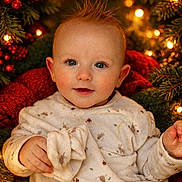 Adrian participe au concours pour gagner de l'argent avec cette photo : baby, infant, child, christmas, holiday, twinkle_lights, bokeh, pine_branch, red_berries, cozy_blanket, onesie, portrait, blue_eyes, rosy_cheeks, hands, smile, soft_lighting, festive, indoor, close_up
