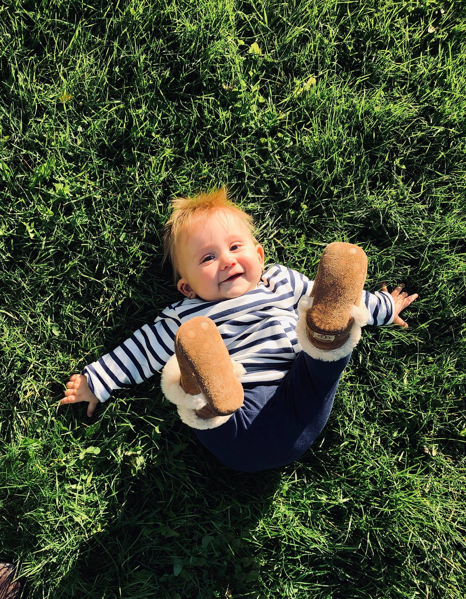 Eva-rose Picard a rejoint le concours — aidez-le/la à gagner de superbes lots ! baby, child, grass, grass_family, green, happy, lawn, leaf, people_in_nature, person, photography, plant, sitting, toddler, tree, vacation
