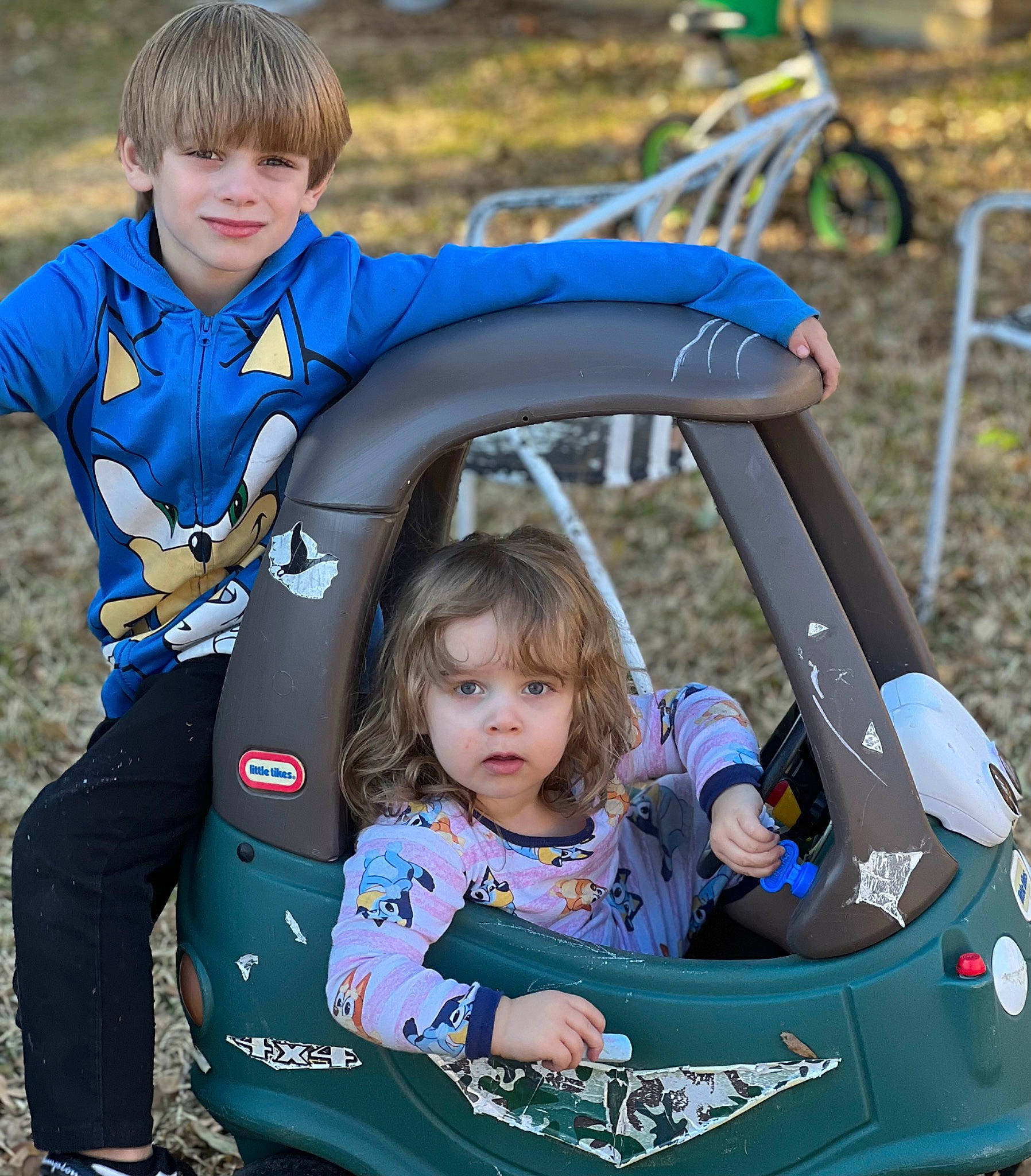 Walter is registered to the contest to win money with this photo: automotive_design, automotive_exterior, blue, bumper, child, electric_blue, fun, grass, green, happy, joy, leisure, motor_vehicle, person, personal_protective_equipment, photograph, play, recreation, smile, toddler