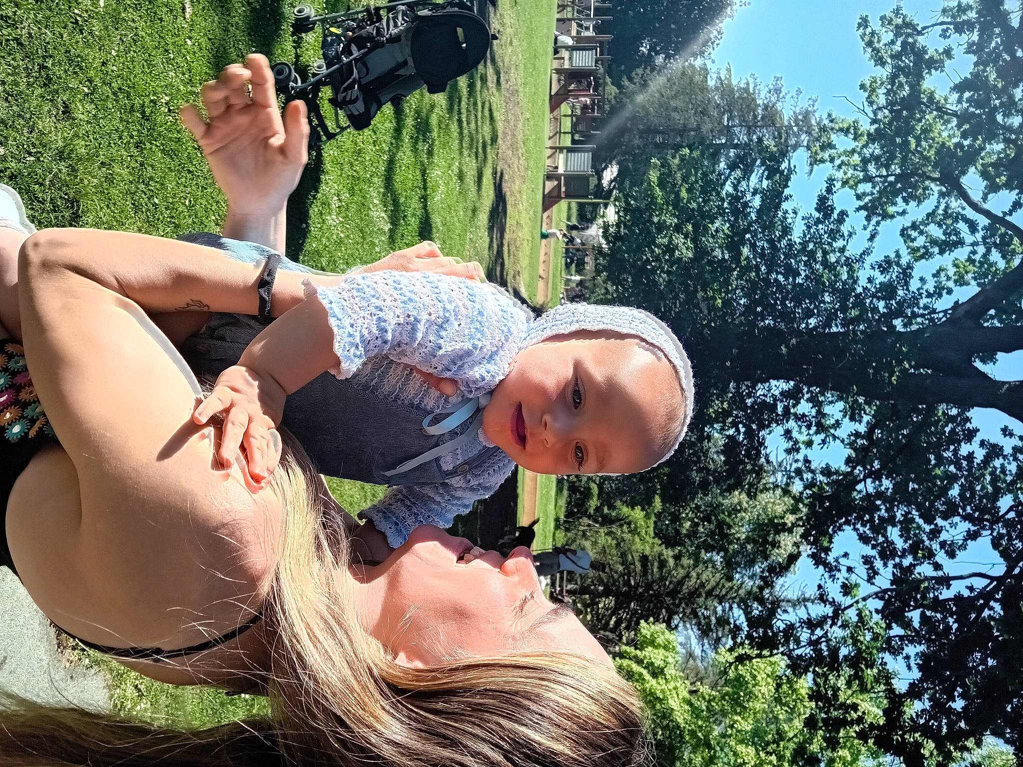 Javier a rejoint le concours — aidez-le/la à gagner de superbes lots ! beauty, black_hair, eyewear, fun, glasses, grass, hairstyle, happy, leisure, mammal, people, people_in_nature, person, plant, smile, summer, sunglasses, thigh, tree, trunk