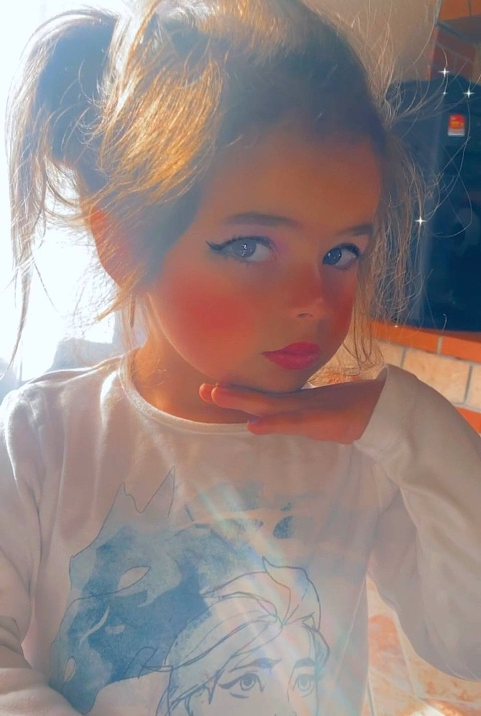 Calyssa a rejoint le concours — aidez-le/la à gagner de superbes lots ! beauty, chin, cool, ear, eyebrow, eyelash, flash_photography, forehead, hairstyle, human, iris, jaw, joint, lip, long_hair, neck, nose, shoulder, skin, sleeve