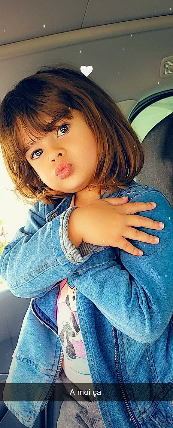 Calyssa a rejoint le concours — aidez-le/la à gagner de superbes lots ! arm, azure, cheek, eye, eyelash, facial_expression, flash_photography, gesture, hair, happy, iris, joint, lip, mouth, muscle, neck, nose, person, shoulder, skin