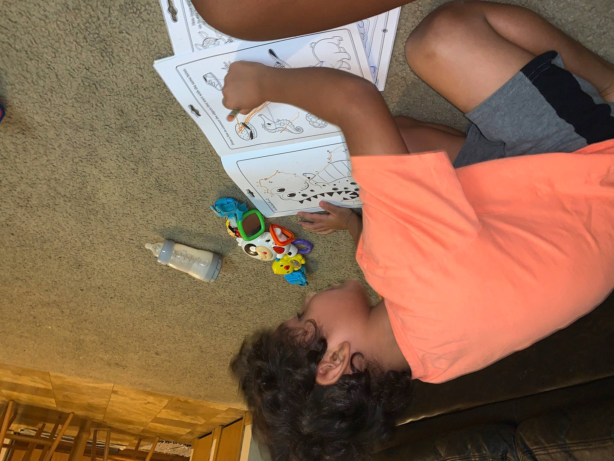 Aziri is registered to the contest to win money with this photo: abdomen, calf, child, elbow, flooring, fun, human_leg, knee, nail, pattern, person, room, sitting, thigh, visual_arts, waist, wrist