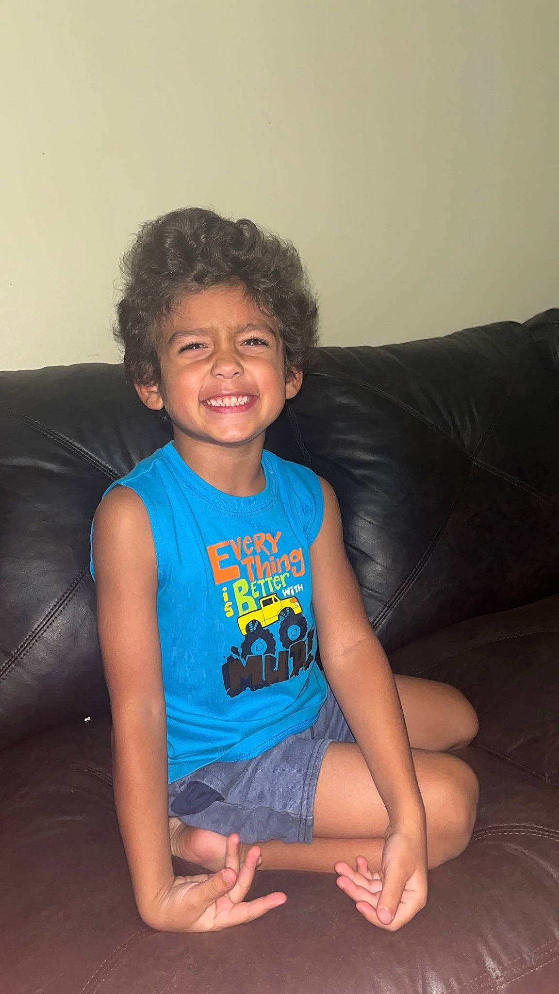 Aziri is registered to the contest to win money with this photo: baby_toddler_clothing, barefoot, comfort, couch, elbow, eye, face, flash_photography, fun, happy, human_leg, iris, joy, knee, lap, person, shoulder, sleeve, smile, t_shirt