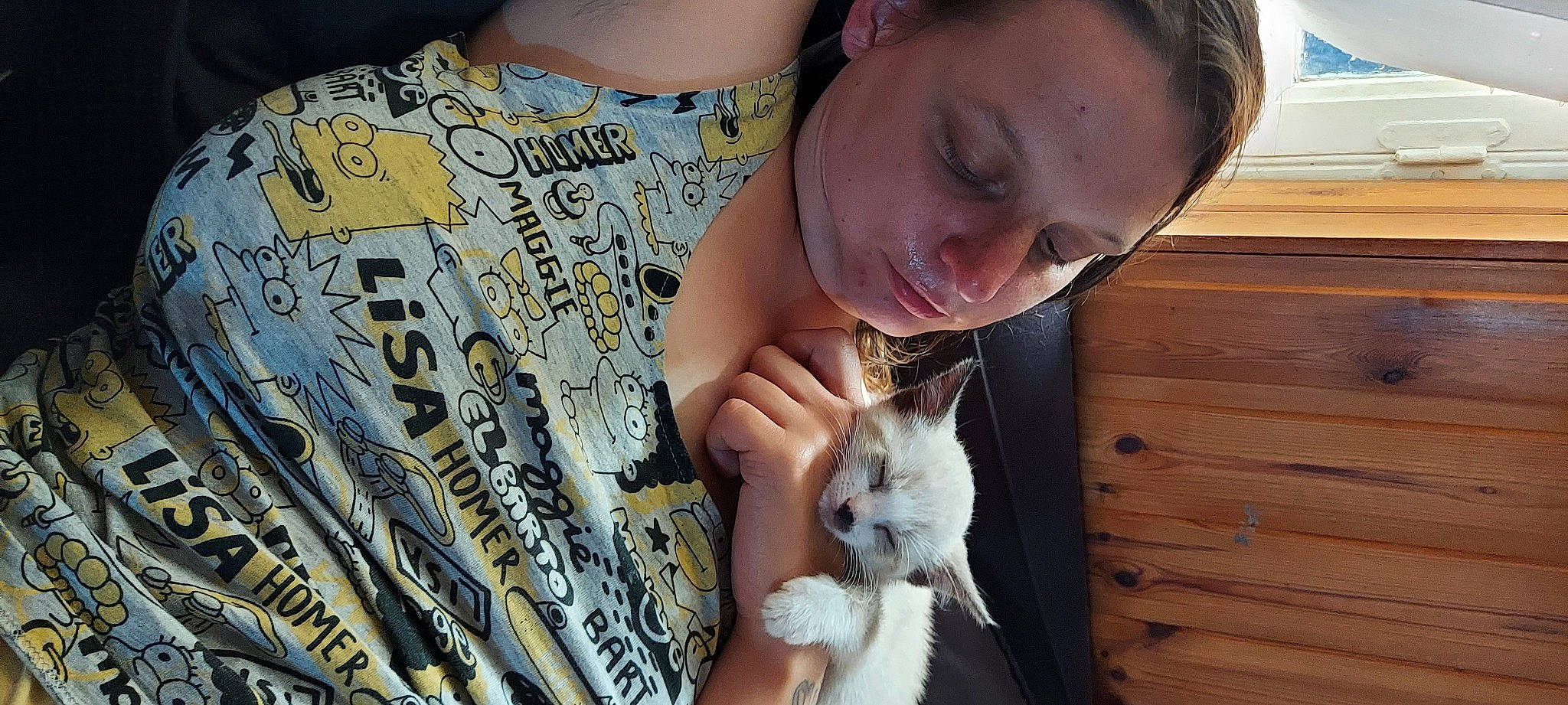 Stan Lee a rejoint le concours — aidez-le/la à gagner de superbes lots ! chest, companion_dog, domestic_rabbit, ear, eyelash, eyewear, fashion_accessory, fawn, felidae, fur, jewellery, organ, pattern, rabbit, rabbits_and_hares, rodent, small_to_medium_sized_cats, t_shirt, tail, whiskers