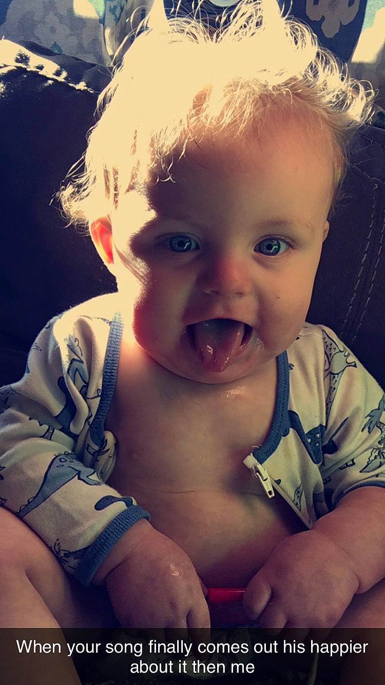 Austin is registered to the contest to win money with this photo: arm, cheek, chin, ear, eye, eyebrow, eyelash, face, flash_photography, forehead, hand, human_body, lip, mouth, muscle, neck, nose, person, skin, smile