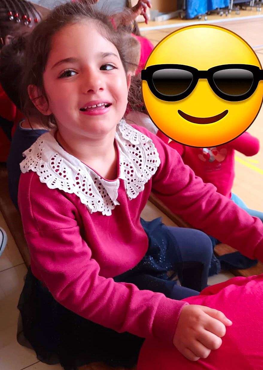 Ilyana a rejoint le concours — aidez-le/la à gagner de superbes lots ! emoticon, event, eye, eyewear, face, facial_expression, fun, goggles, happy, head, joy, leisure, magenta, mouth, people, person, pink, plant, recreation, smile