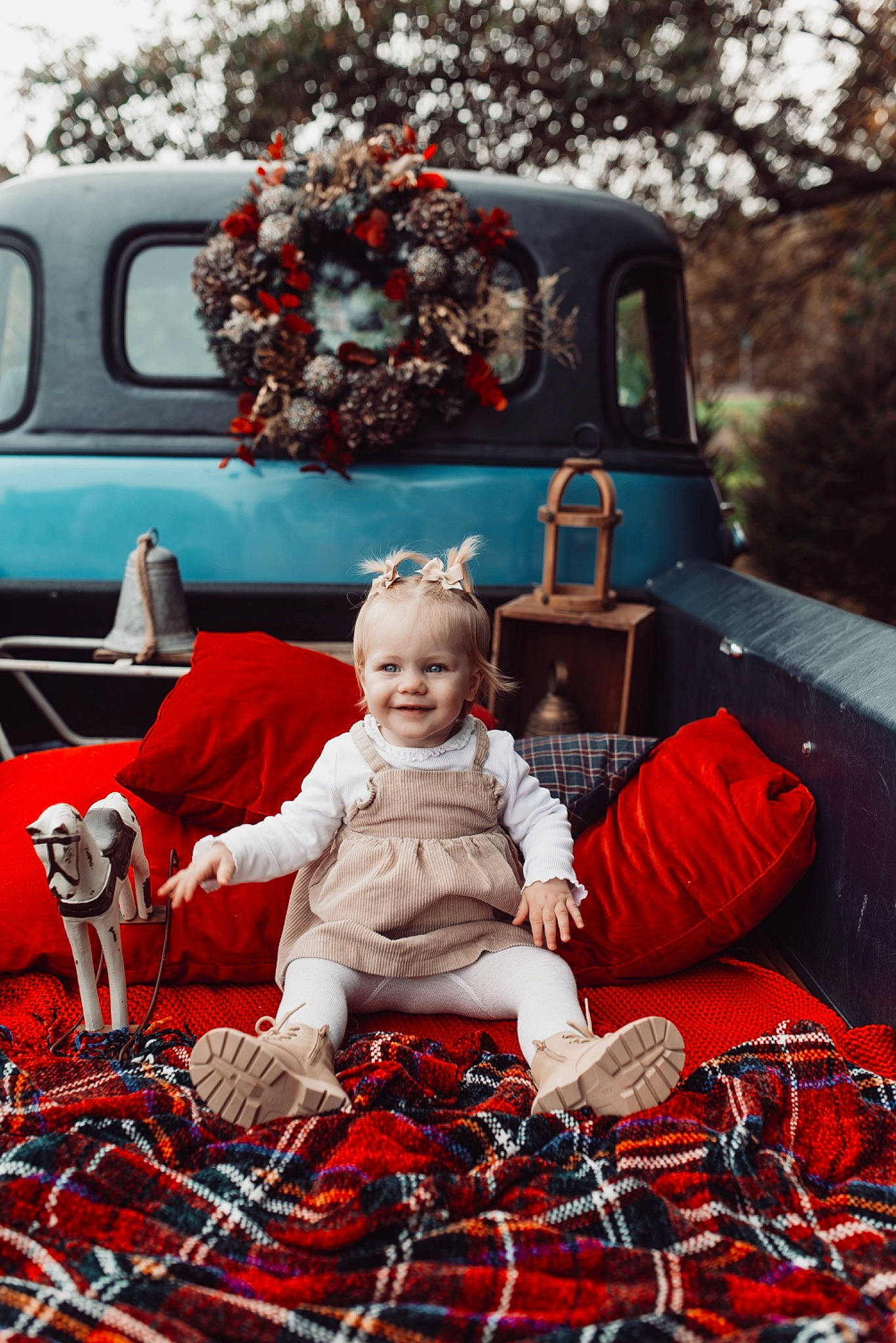 Léana a rejoint le concours — aidez-le/la à gagner de superbes lots ! automotive_design, automotive_exterior, classic, event, joy, leisure, luxury_vehicle, motor_vehicle, pattern, people, person, pink, plaid, plant, recreation, red, tartan, textile, toy, travel