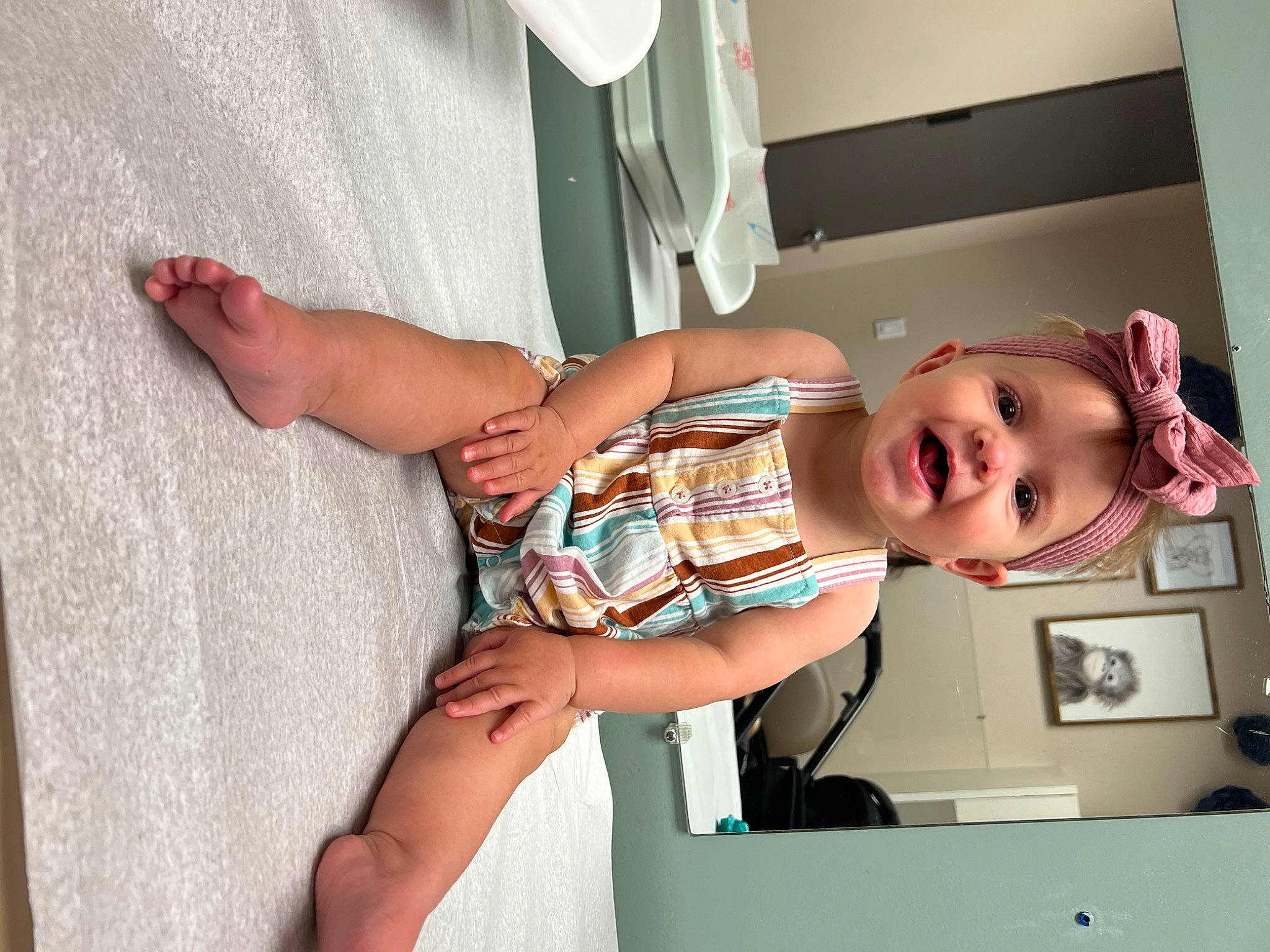 Swayzee is registered to the contest to win money with this photo: baby, baby_toddler_clothing, child, comfort, elbow, finger, foot, fun, gesture, happy, human_leg, knee, leg, person, room, skin, smile, thigh, thumb, toddler