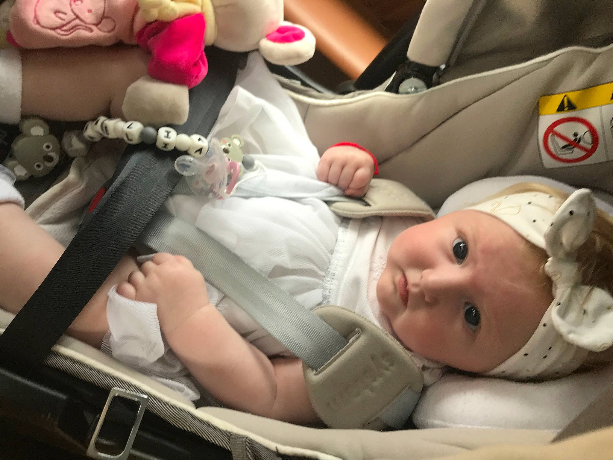 Amélia participe au concours pour gagner de l'argent avec cette photo : baby, baby_in_car_seat, baby_products, birth, car_seat, child, hand, person, product, toddler