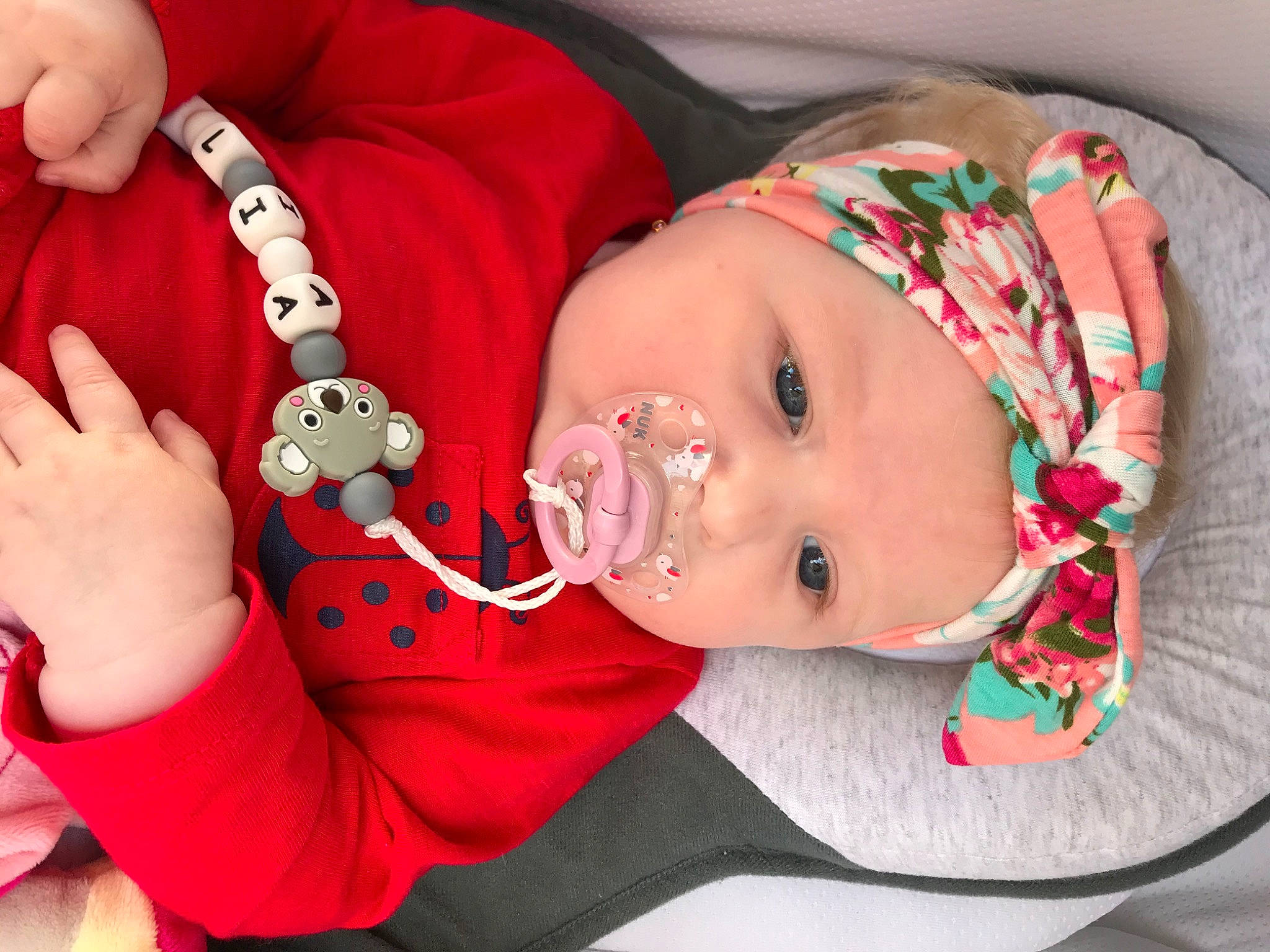 Amélia participe au concours pour gagner de l'argent avec cette photo : baby, cheek, child, headwear, person, product, toddler