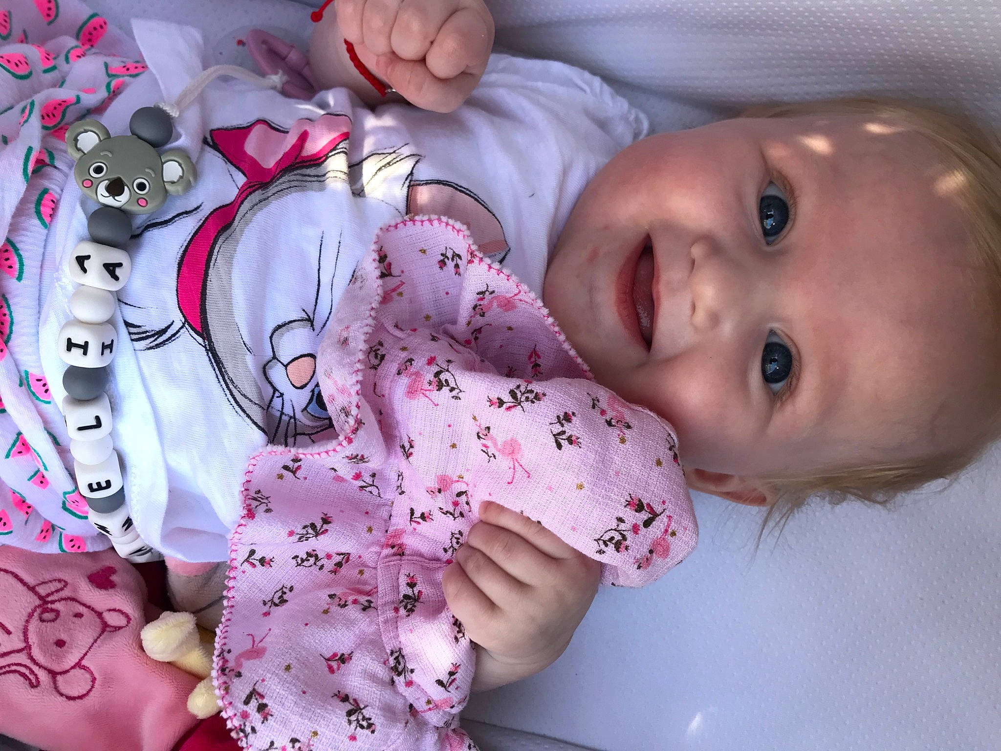 Amélia participe au concours pour gagner de l'argent avec cette photo : baby, baby_products, baby_toddler_clothing, birth, cheek, child, ear, eye, head, lip, mouth, nose, person, pink, product, skin, toddler