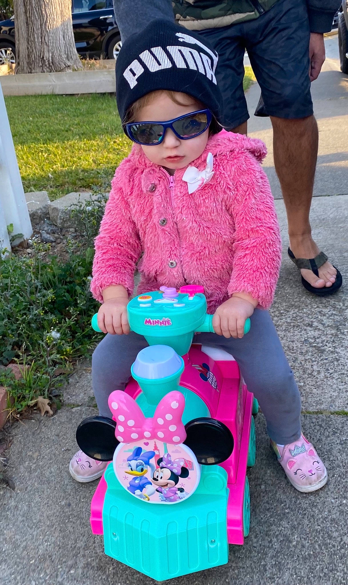 Kya is registered to the contest to win money with this photo: baby_toddler_clothing, eyewear, face, fun, goggles, green, headwear, leisure, magenta, party_supply, person, pink, plant, purple, shoe, snapshot, sneakers, sunglasses, toddler, toy