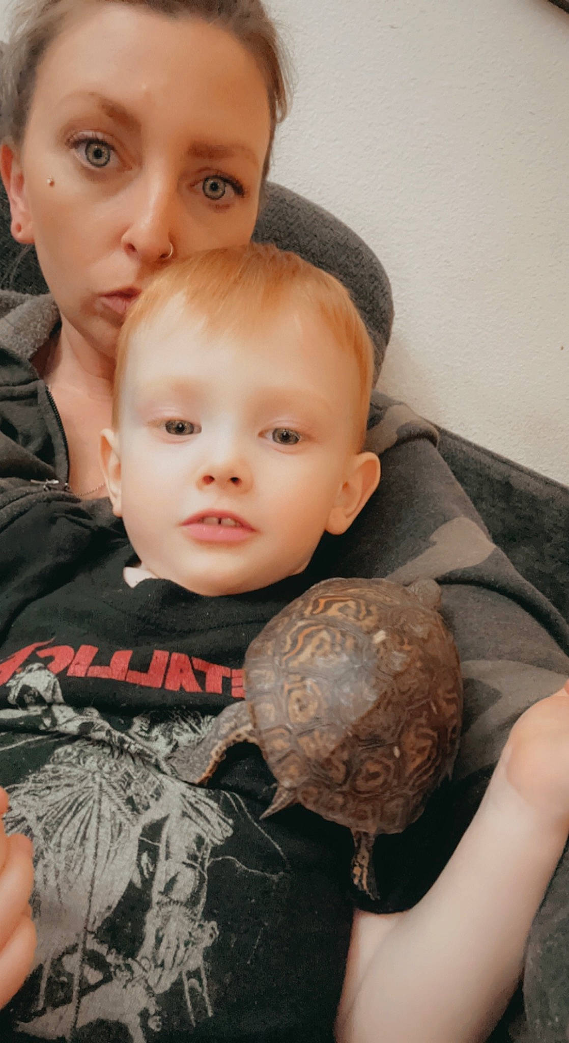 Atreyu is registered to the contest to win money with this photo: ball, cheek, chest, child, flash_photography, fur, hairstyle, happy, pattern, person, portrait_photography, shoulder, sitting, skin, sleeve, t_shirt, toddler, wood