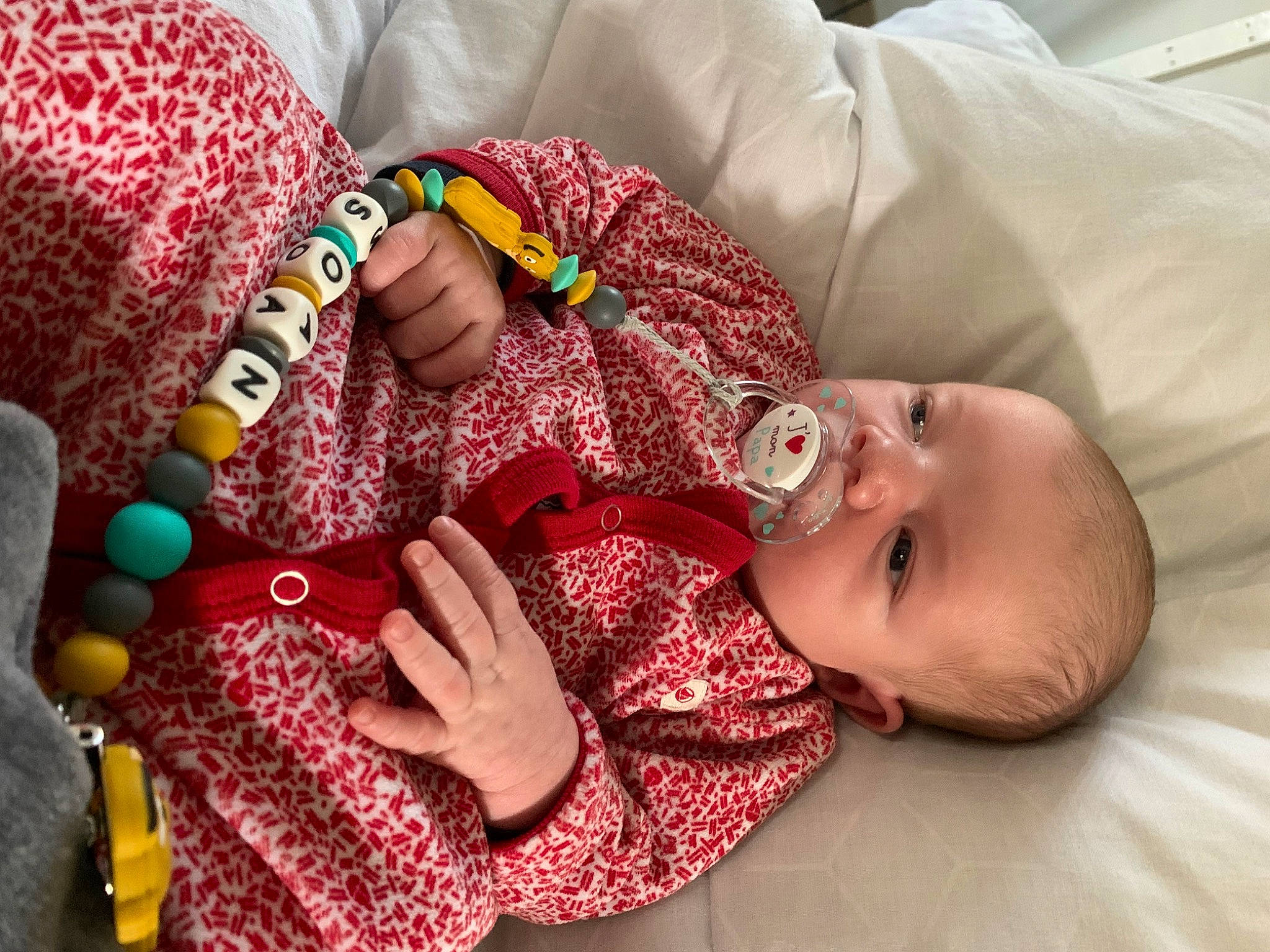 Soan participe au concours pour gagner de l'argent avec cette photo : art, baby, baby_toddler_clothing, child, comfort, finger, hand, happy, magenta, nail, pattern, person, room, sitting, skin, sleeve, thumb, toddler, wool, woolen