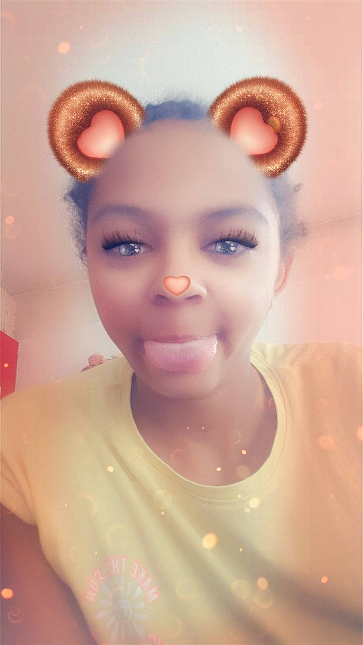 Yohanna a rejoint le concours — aidez-le/la à gagner de superbes lots ! cheek, ear, eye, eyebrow, eyelash, fawn, forehead, happy, head, headpiece, human_body, iris, jaw, lip, neck, nose, person, pink, skin, smile