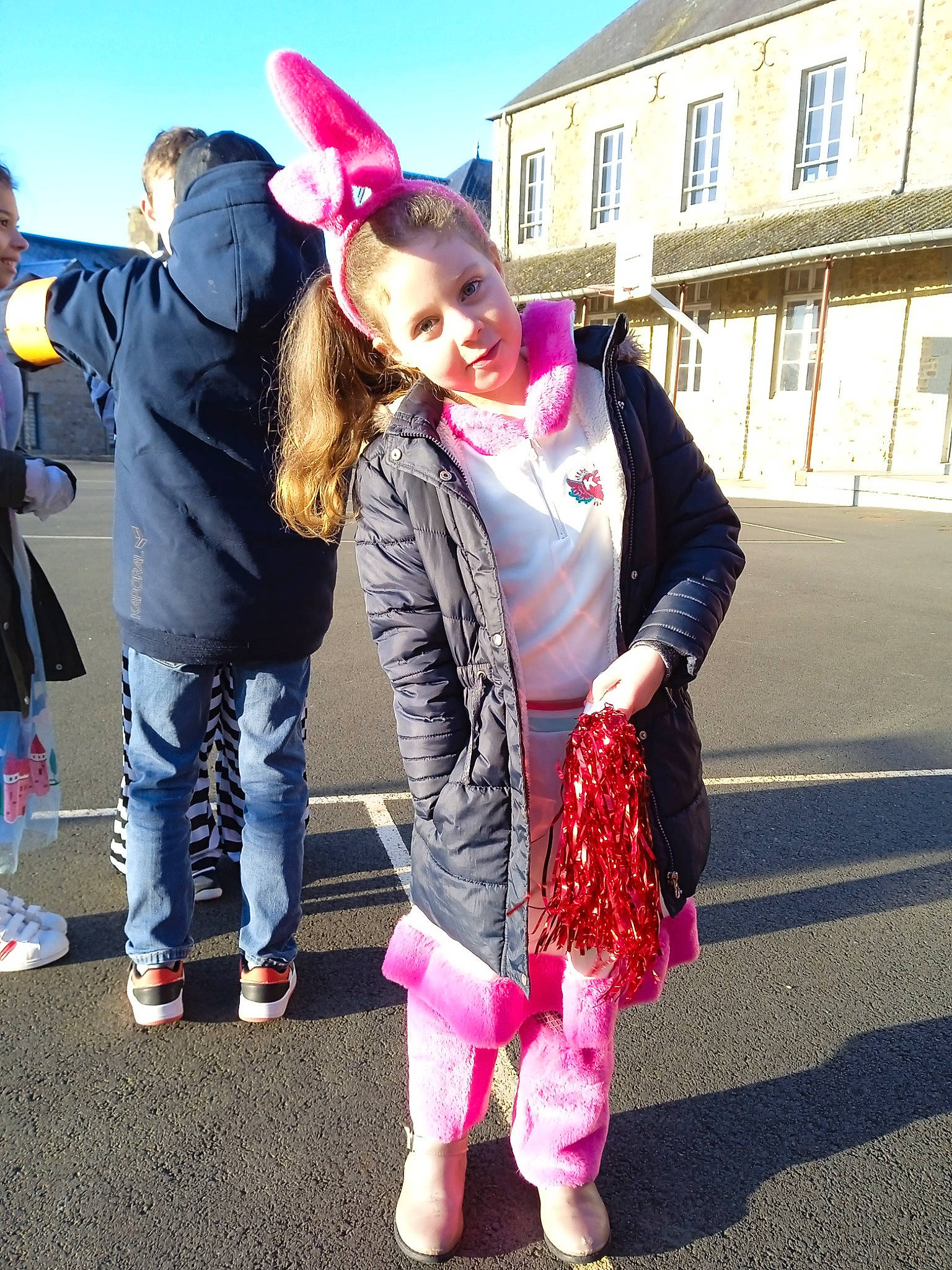 Oceanne participe au concours pour gagner de l'argent avec cette photo : child, event, eyewear, fashion, friendship, fun, fur, gesture, happy, joy, leisure, magenta, pedestrian, person, pink, recreation, sky, smile, textile, travel