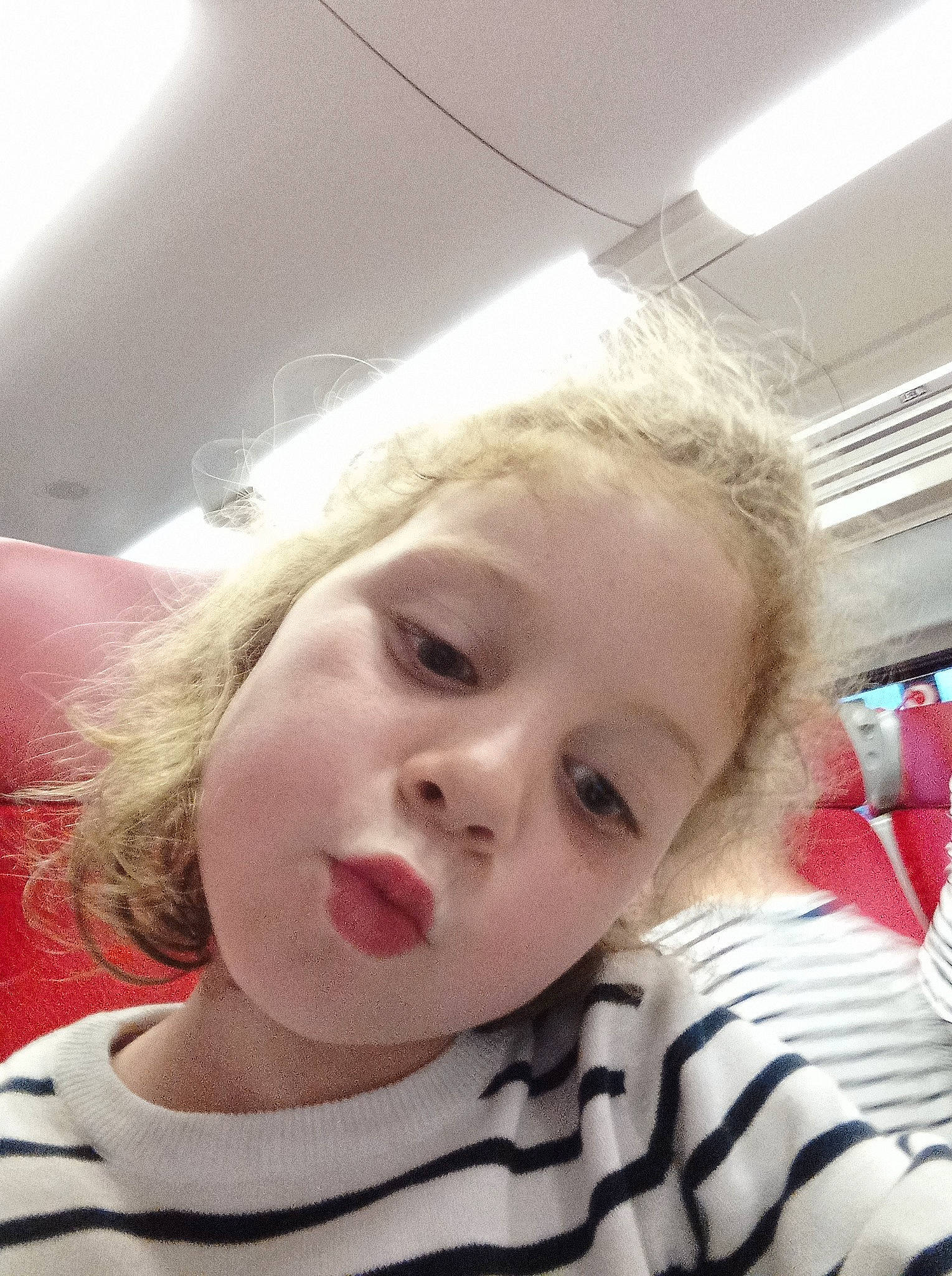 Oceanne participe au concours pour gagner de l'argent avec cette photo : blond, cheek, child, chin, comfort, ear, eyebrow, eyelash, gesture, happy, jaw, lip, mouth, neck, nose, person, selfie, shoulder, skin, t_shirt