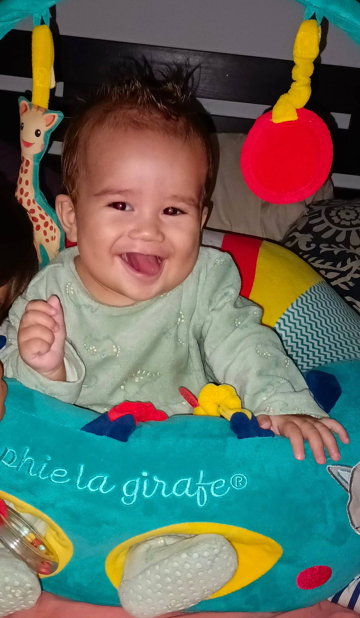 Manatua a rejoint le concours — aidez-le/la à gagner de superbes lots ! arm, baby, baby_products, baby_toddler_clothing, beauty, cheek, child, facial_expression, finger, fun, happy, iris, joy, mouth, nose, organ, person, product, skin, smile