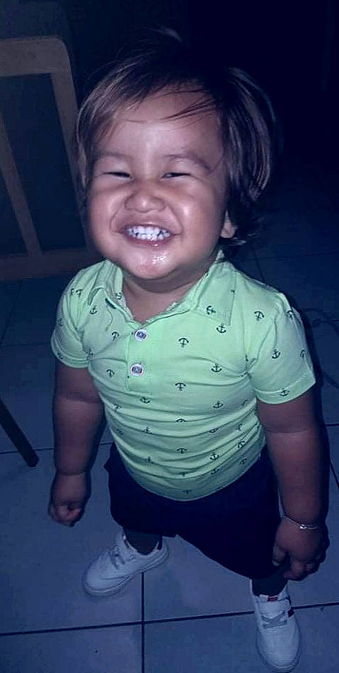 Aukea participe au concours pour gagner de l'argent avec cette photo : arm, cheek, child, chin, cool, face, facial_expression, forehead, fun, hairstyle, happy, head, laugh, nose, person, skin, smile, standing, t_shirt, toddler